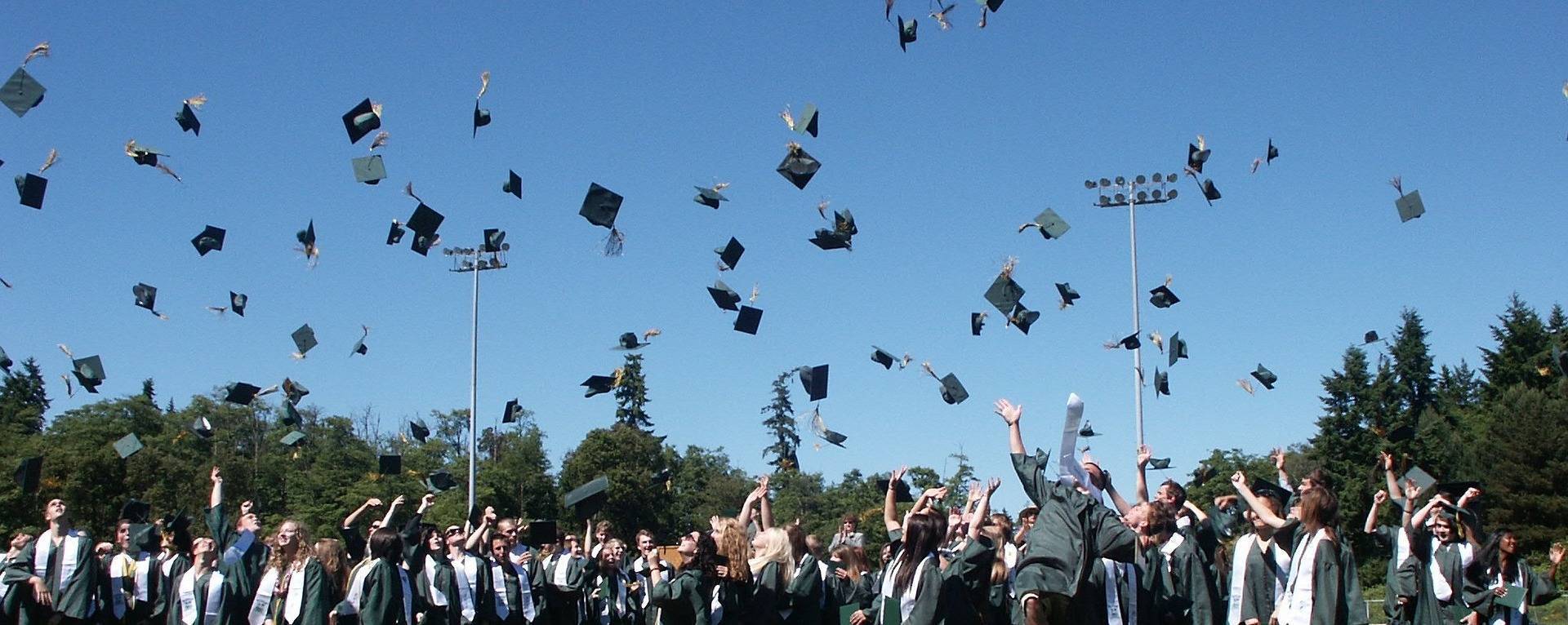825ab3223eb8299922c0_3408113e2790d5b65a15_graduation-995042_1920.jpg