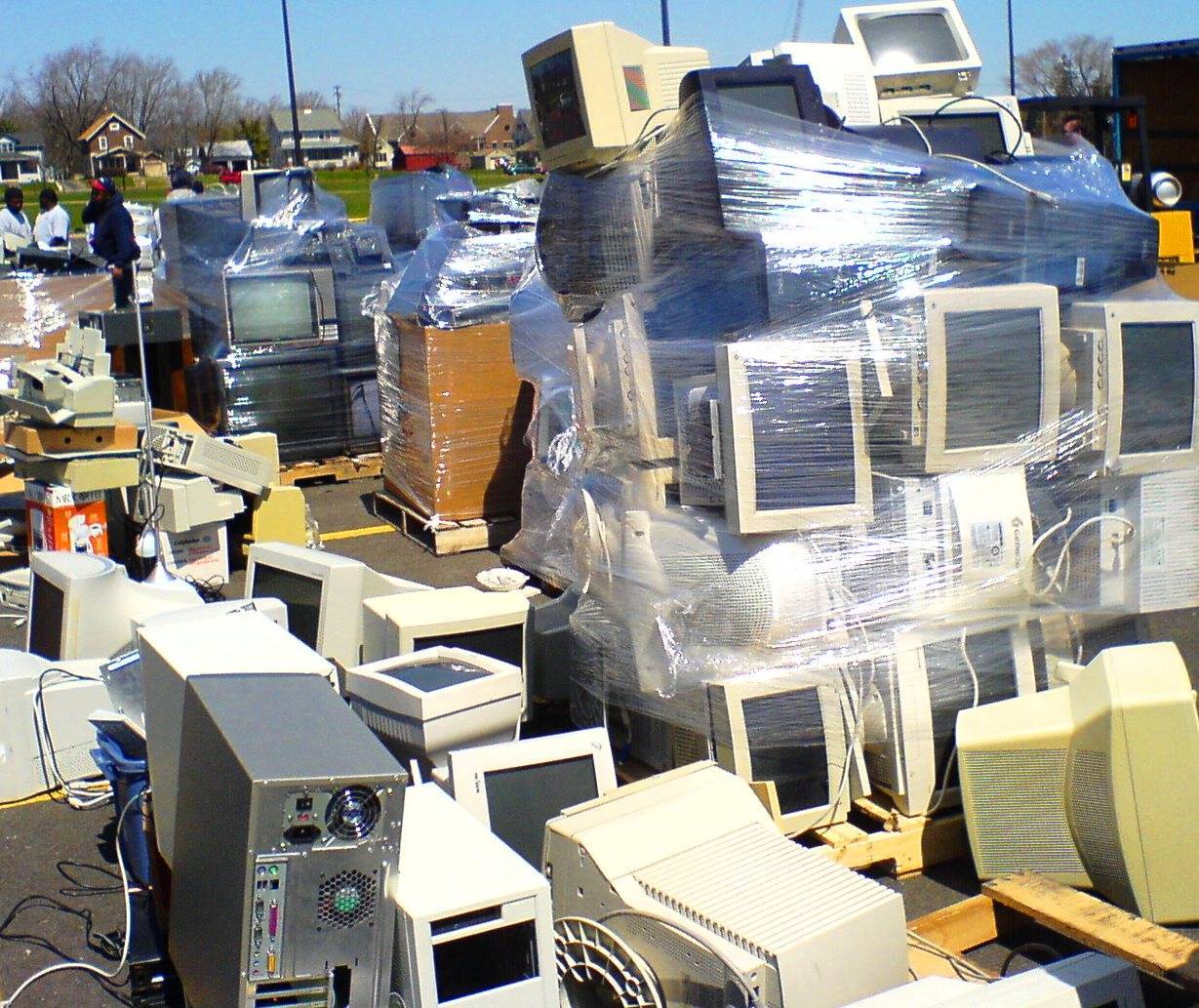 8311660f334a2d831298_electronic_waste_via_flickr_by_George_Hotelling.jpg