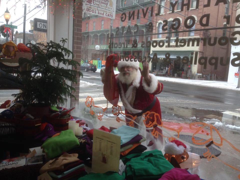 84b69c08100c2718512b_f1bfd4c5d8051f88b6db_santa.jpg