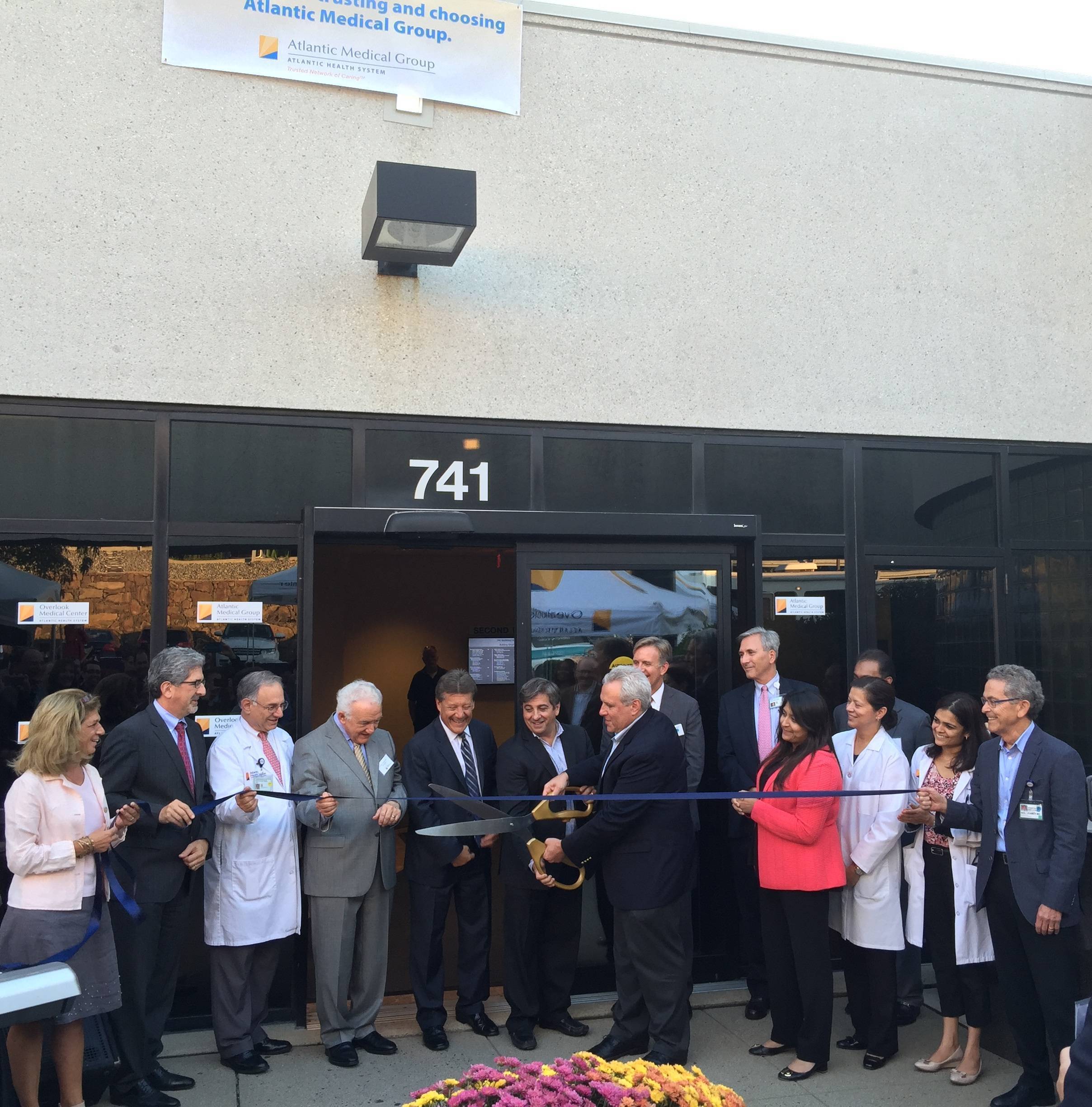 854b54723814f9faade4_best_84751c50c3b36e8c0ba9_1ab43f6b181fb2113667_Ribbon_Cutting_photo_for_publication.jpg