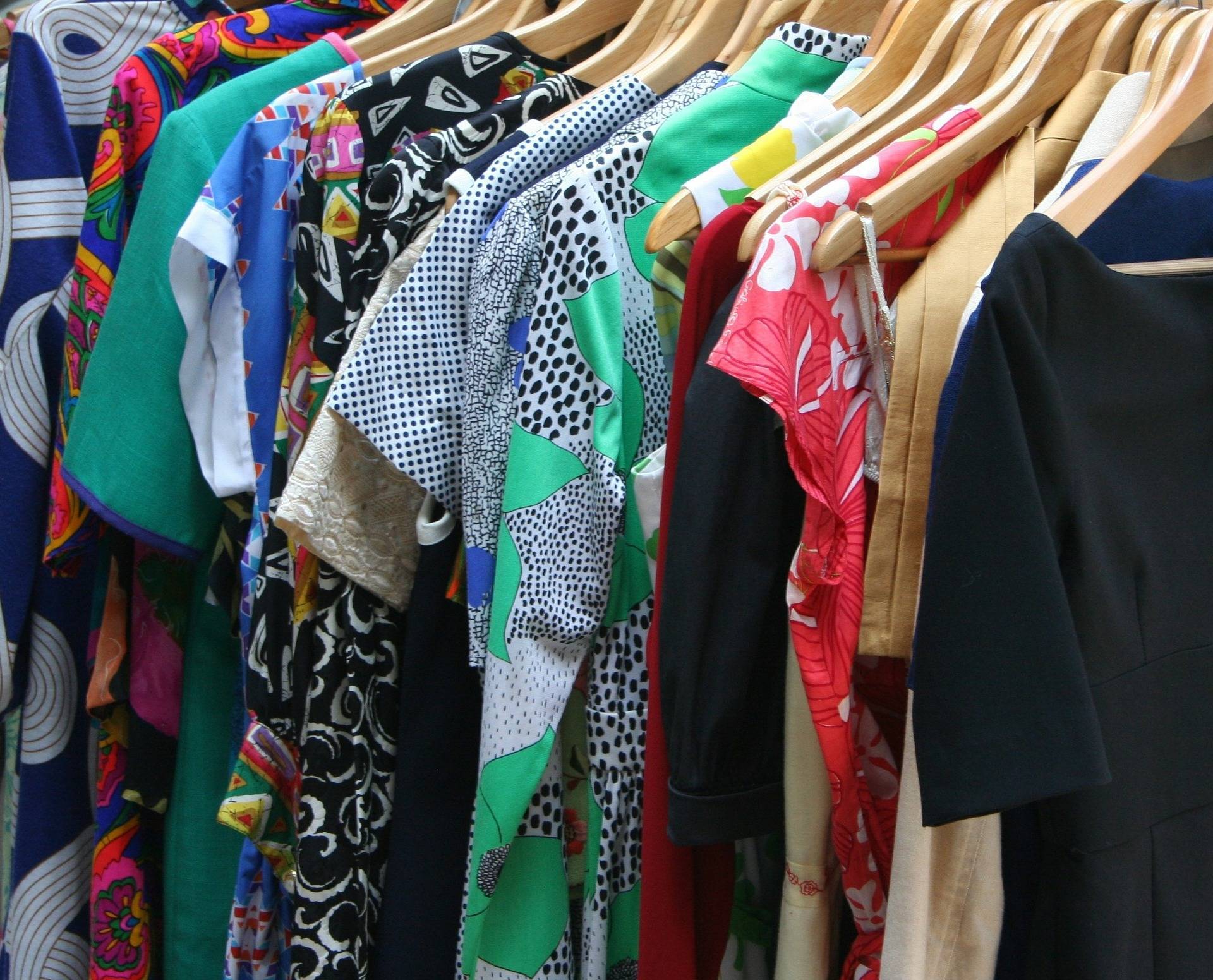 8557f3f6fa493ad1ea9d_closetdresses-53319_1920.jpg