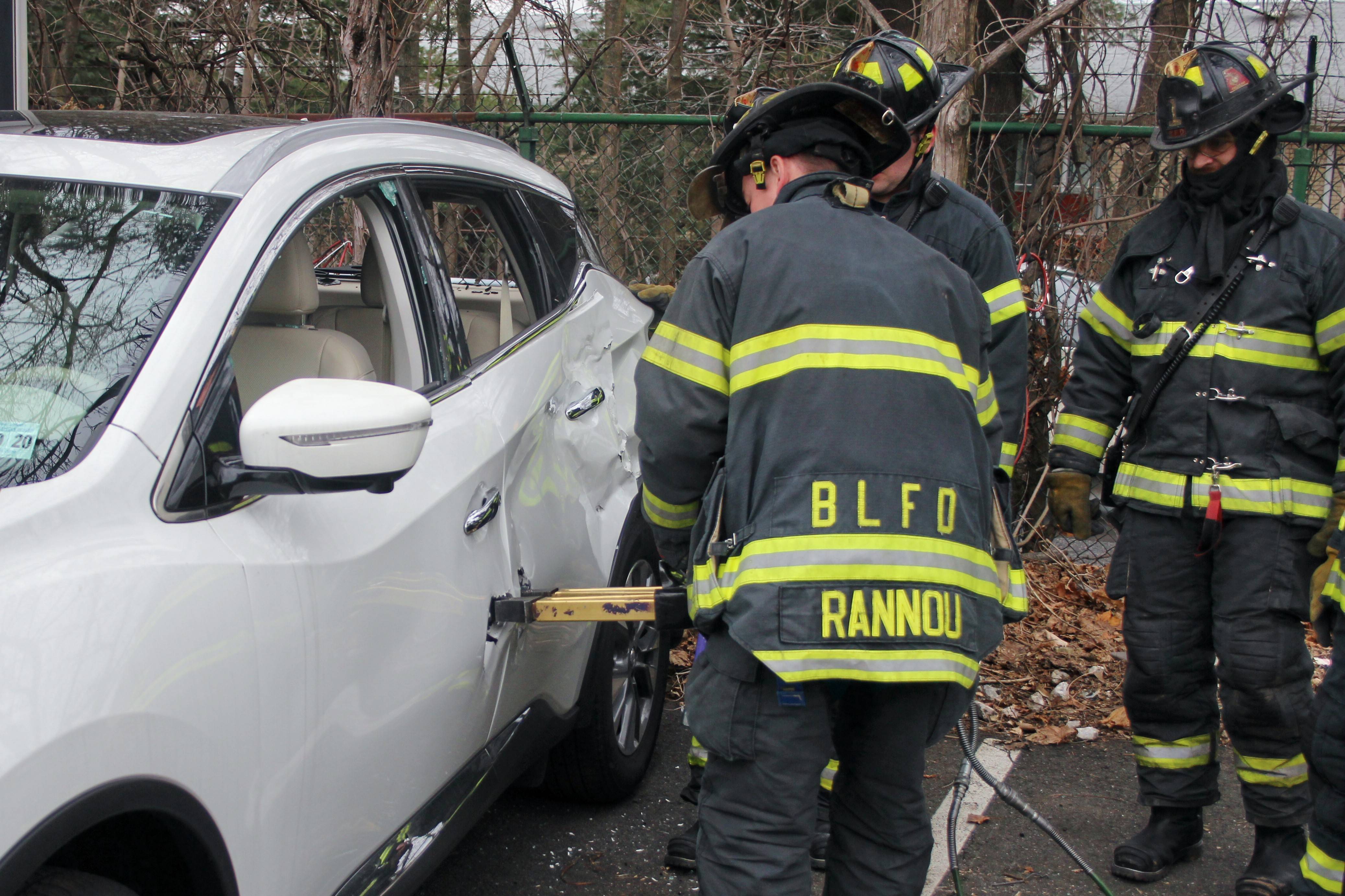 859ae0d9c2e5b86dbe03_Nissan_Murano_Bloomfield_Fire_Department_Training_020.jpg
