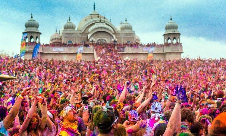 86db25ac31bb225fbdcc_HoliFestival.jpg
