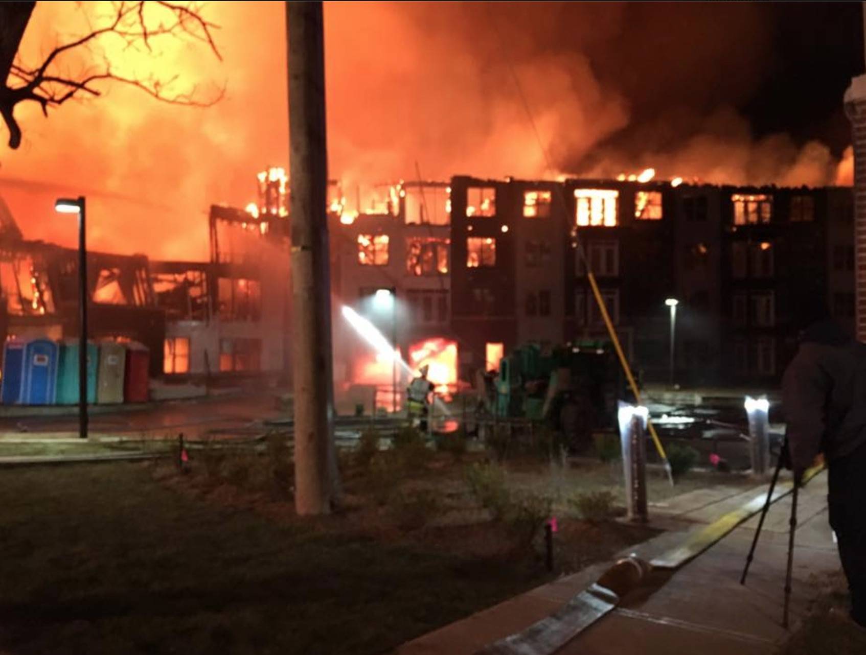 8724b6cc912151d3a8fb_0e48bff77d9b63678cda_maplewood_fire_2-4-17_1.jpg