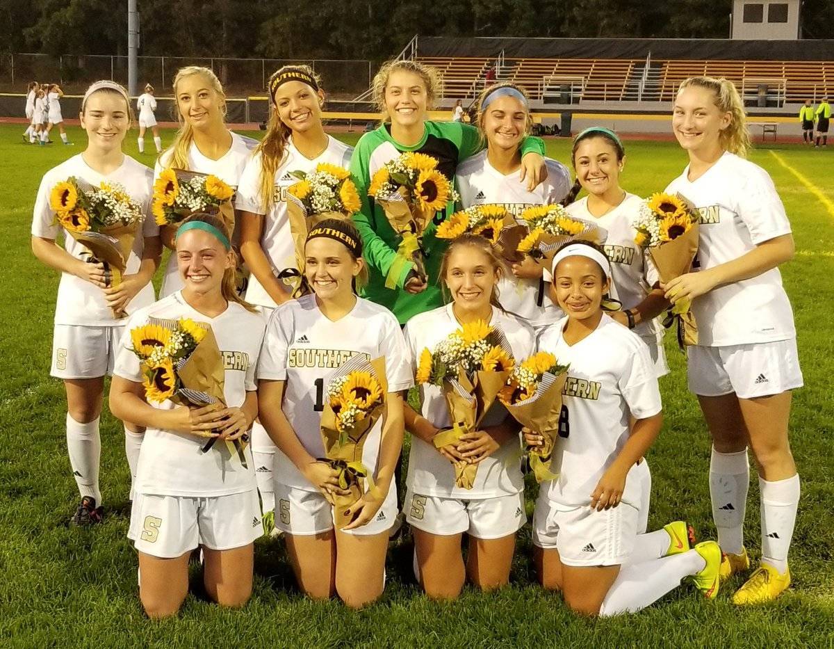 88368341399a4d39f242_Soutbern_soccer_seniors_2017.jpg