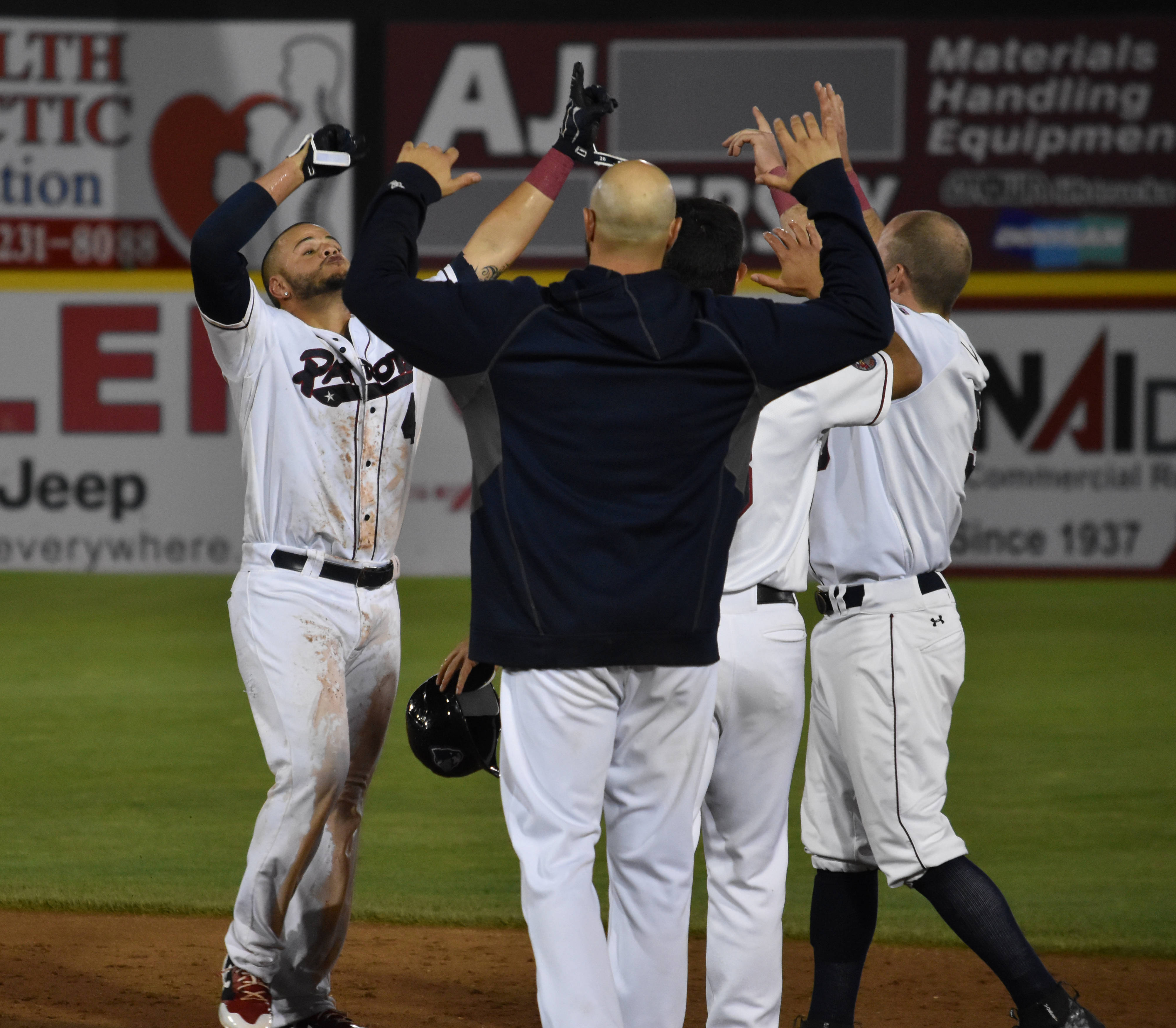 89e9e3faf99f97a74f98_sompixpatsyovanwalkoff.jpg