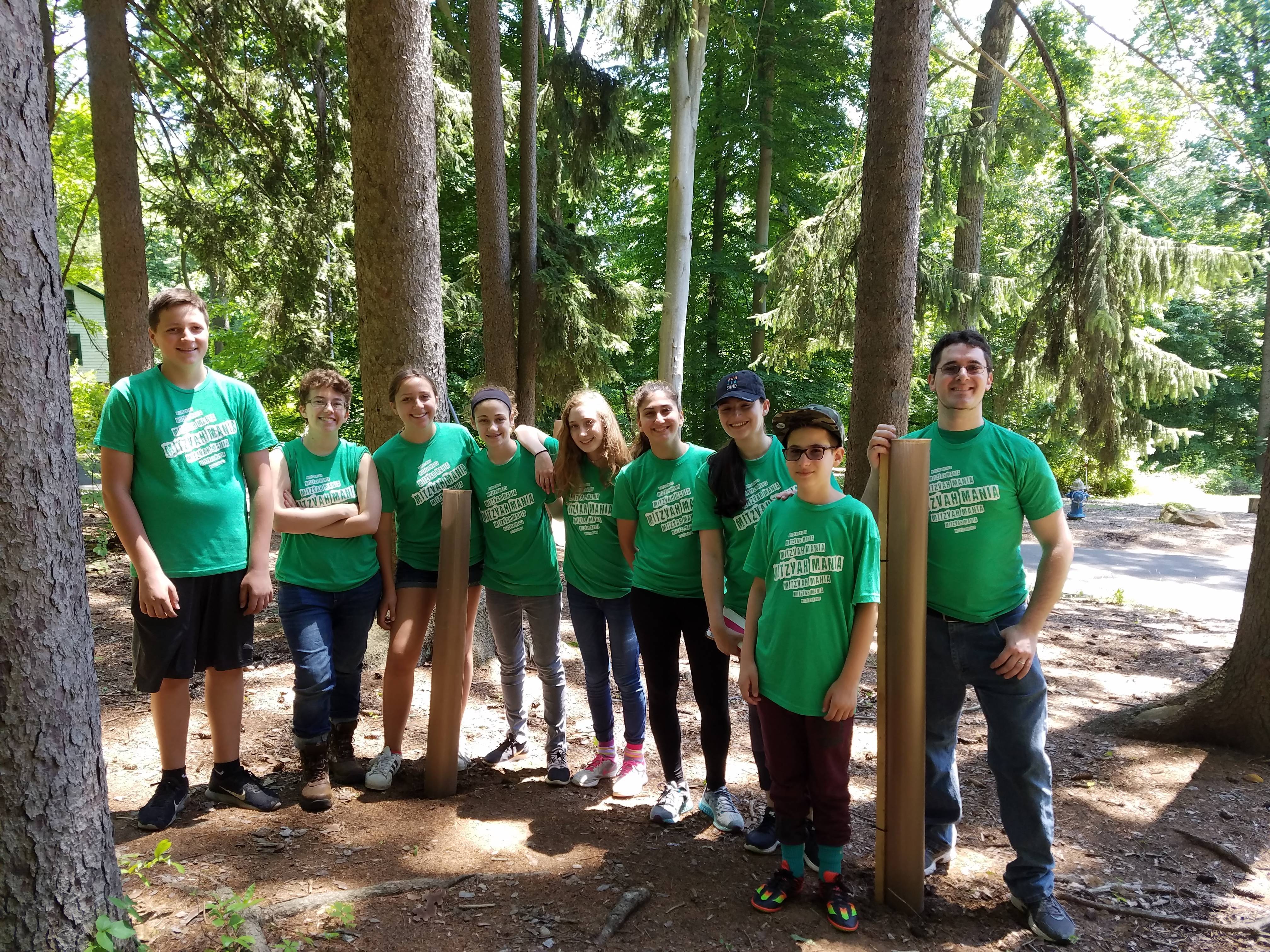 8a0b2b9762127ef0136b_Mitzvah_Day_photo_Adopt_a_Park.jpg