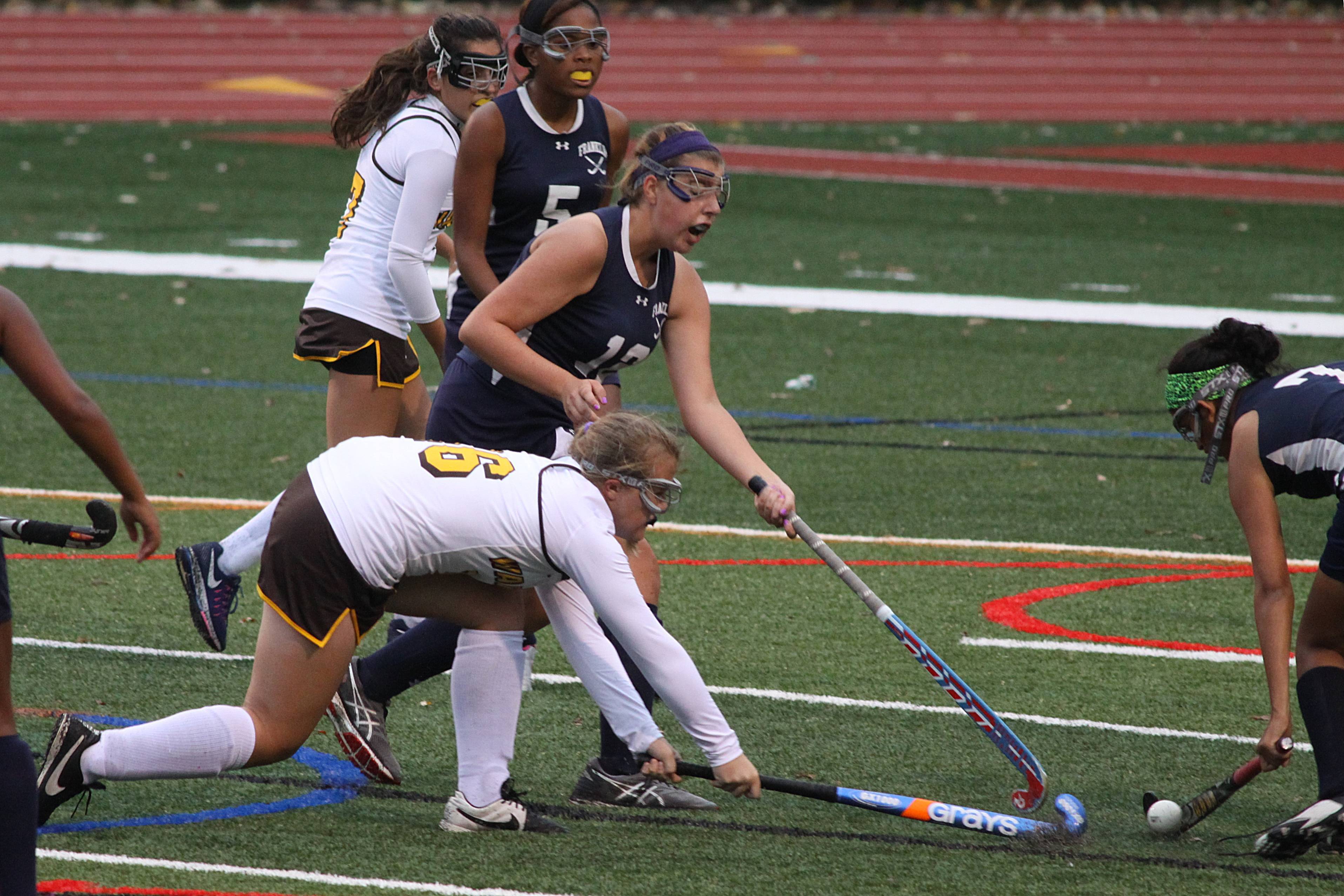 903ec6bda5472e3be18c_Amy_Hackett_down_to_block.jpg