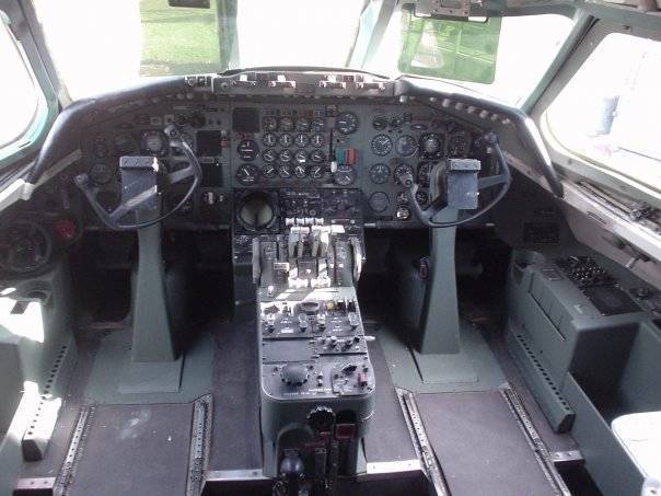 9061b2c5e0c3e2a6fa79_925408abc850139025f8_Convair_880_AHOF_Teterboro_Shea_Oakley.jpg
