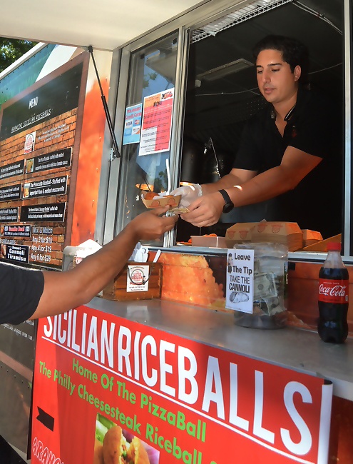 909b949b33c2234cbae8_FJ_-_Food_truck.jpg