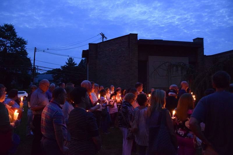 91507b5d9e5e5f1edf7b_817Candlelightvigilb.jpg