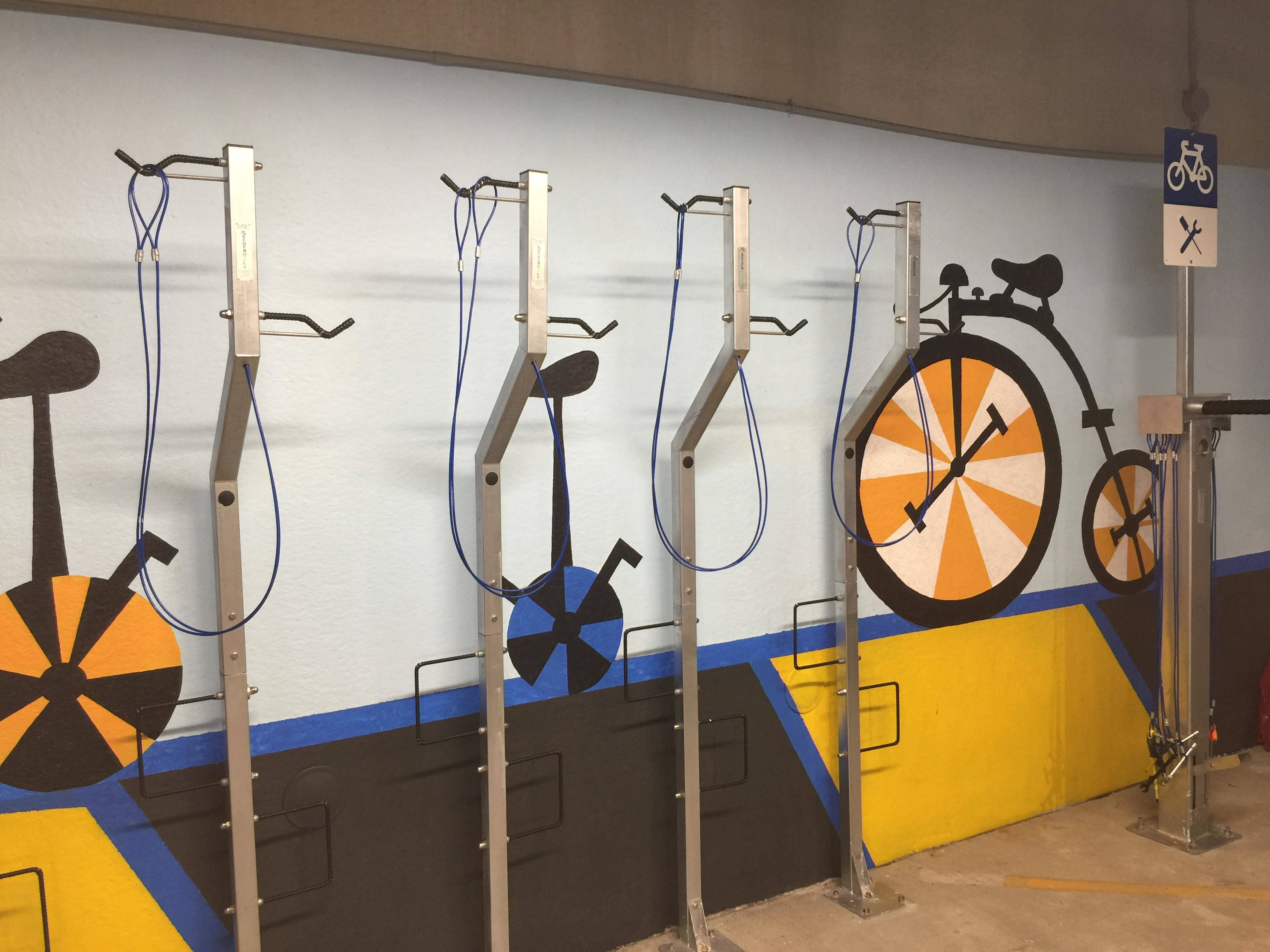 927d47006c43104acd28_Bloomfield_Bike_Depot_Mural_3.jpg