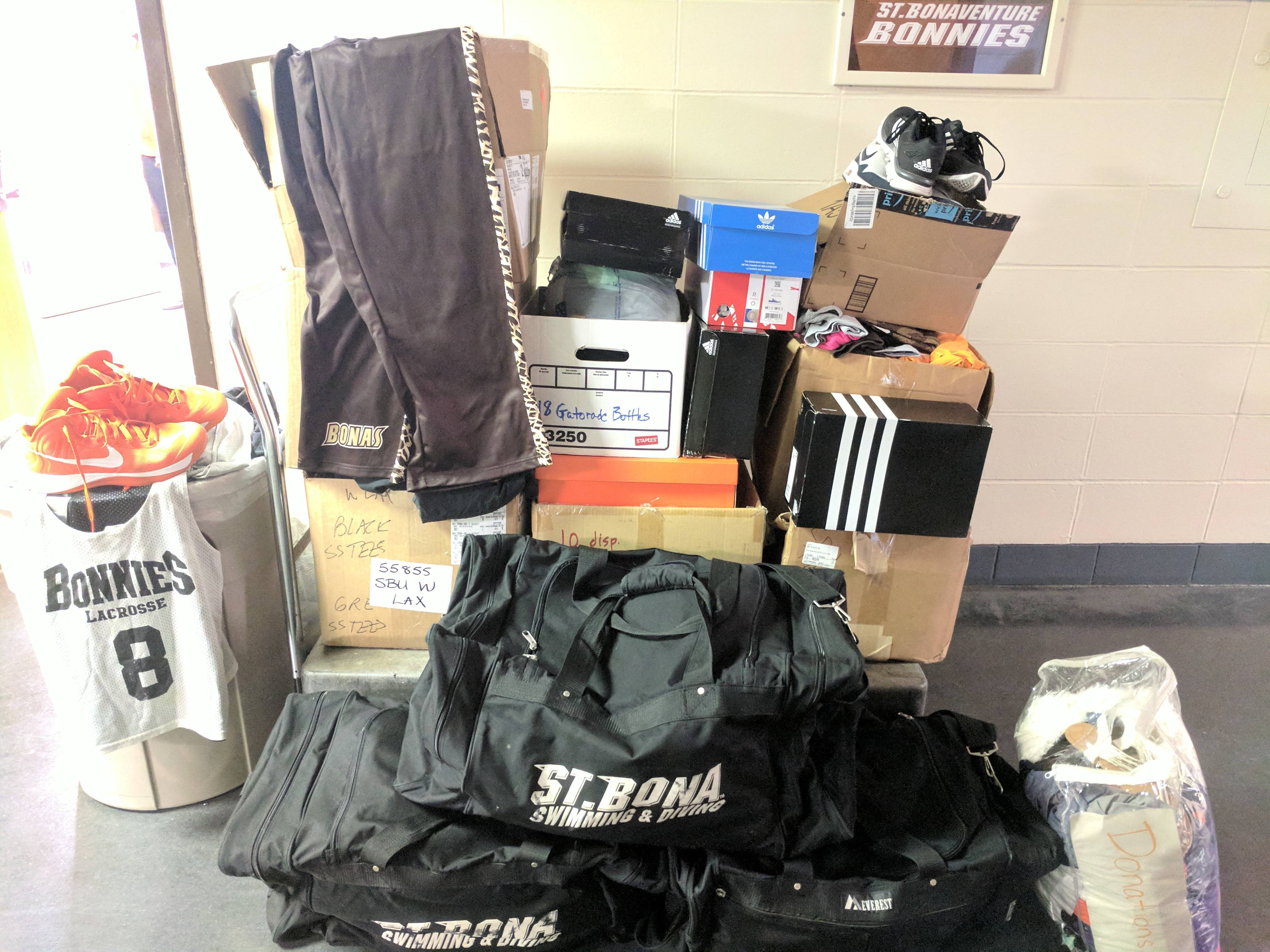 935f13b65f7f9f046352_Harvey_Donations.jpg