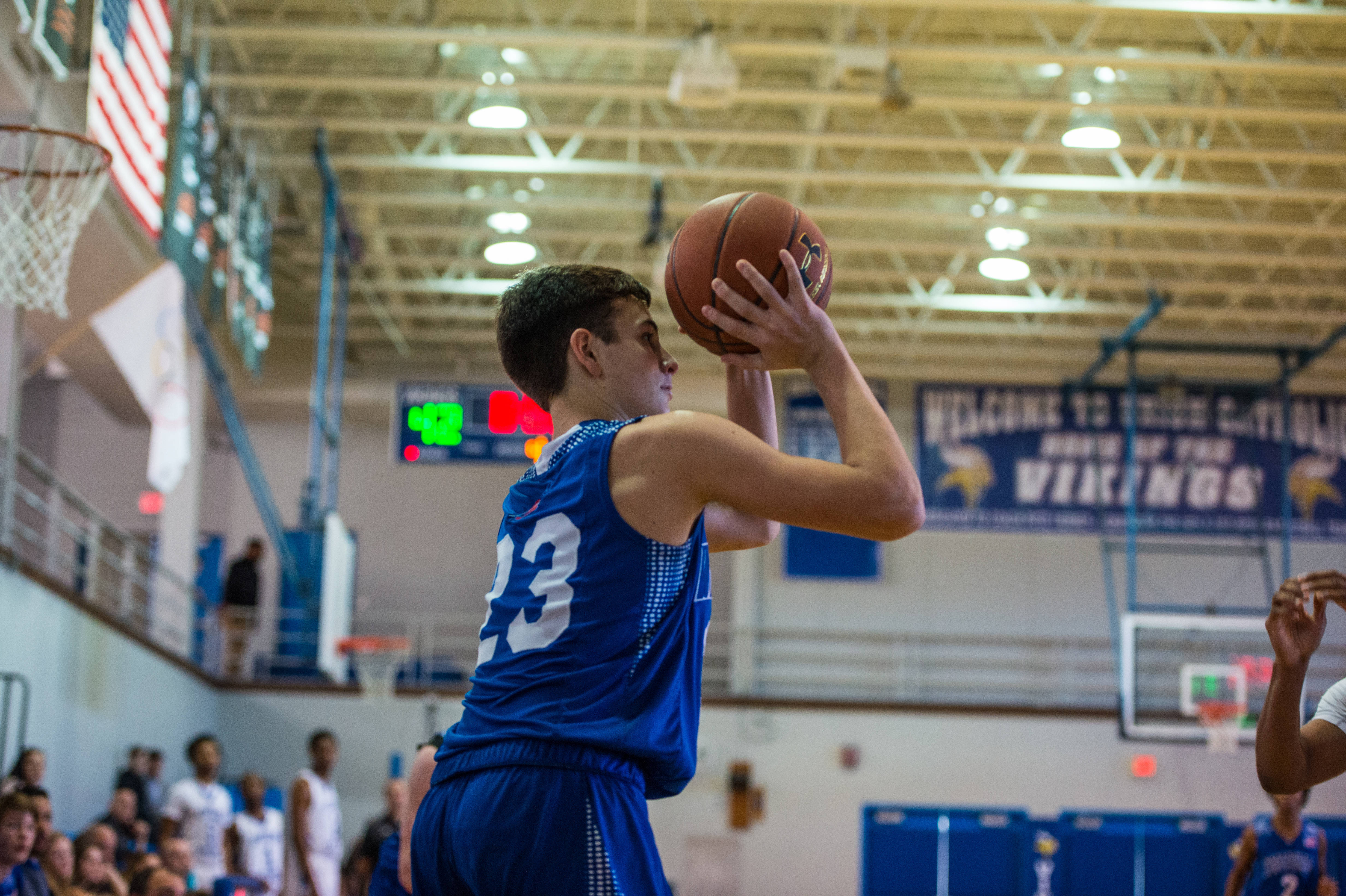 97fa0a1478bd77e7edb9_20170106-WHS_Boys_BBall_v_UC-ND4_5209.jpg