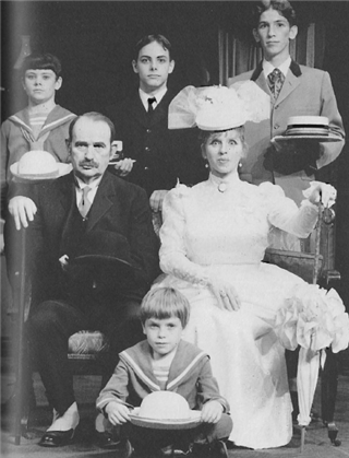 97fc3ceaf99cbe1a97a7_family_photo_old.gif