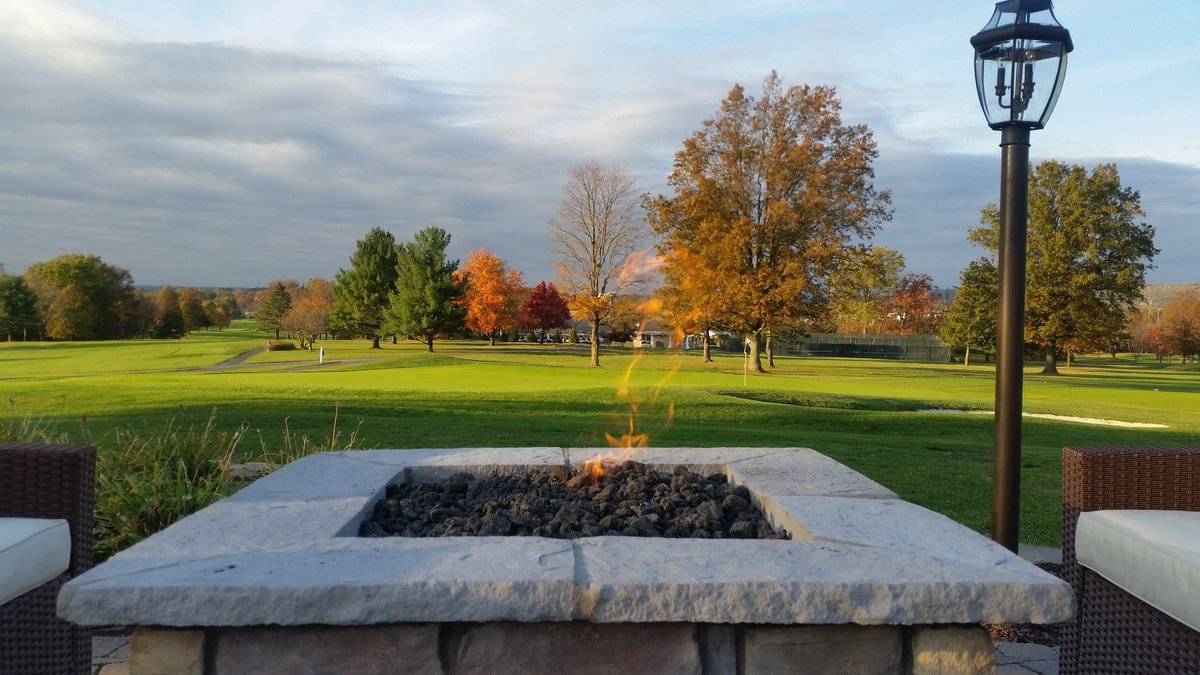 9abff7eeb7f247efd06a_Fire_pit_overlooking_golf_course.jpg