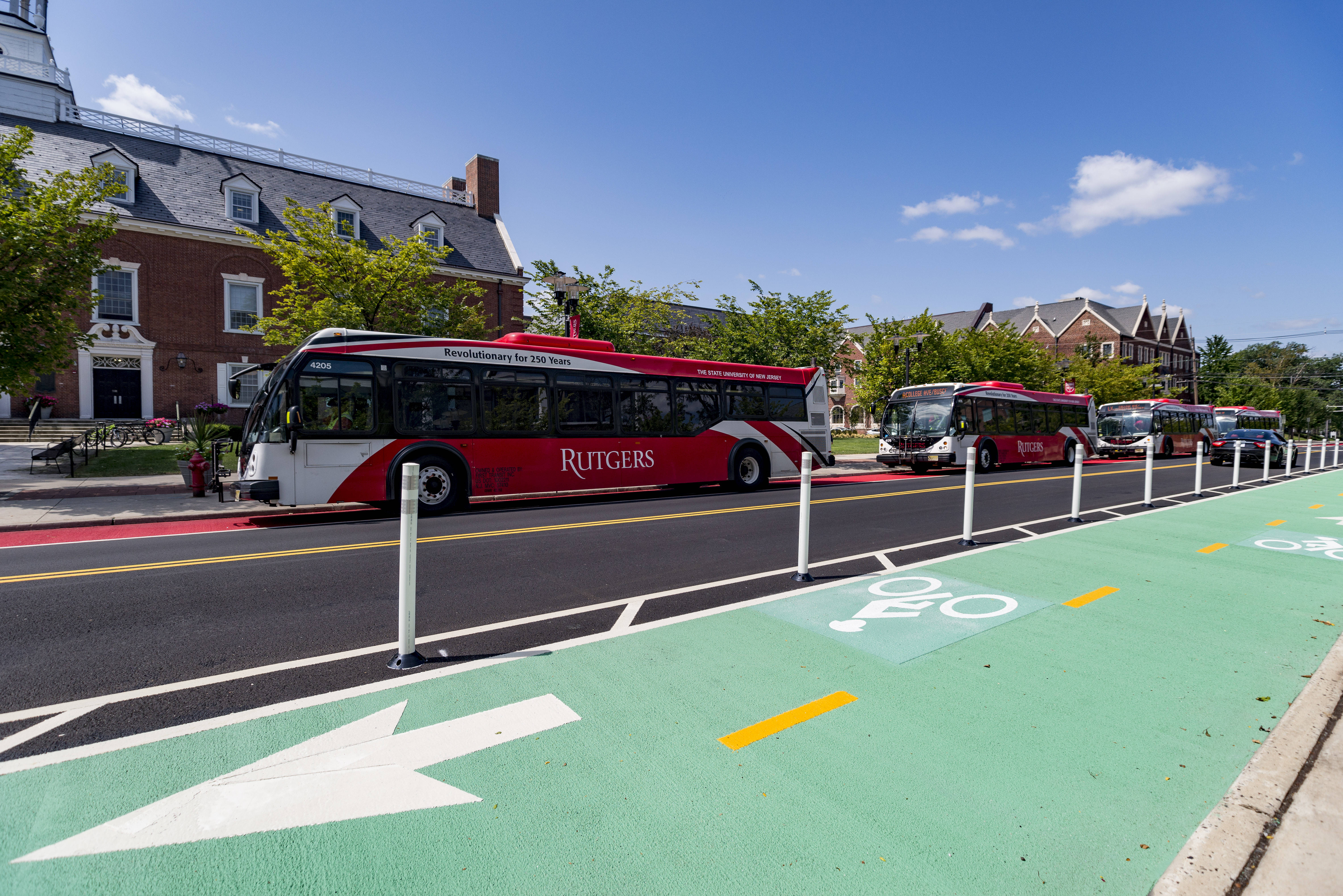 9c684116f081a2869531_LM17CollegeAveBusses0001.jpg