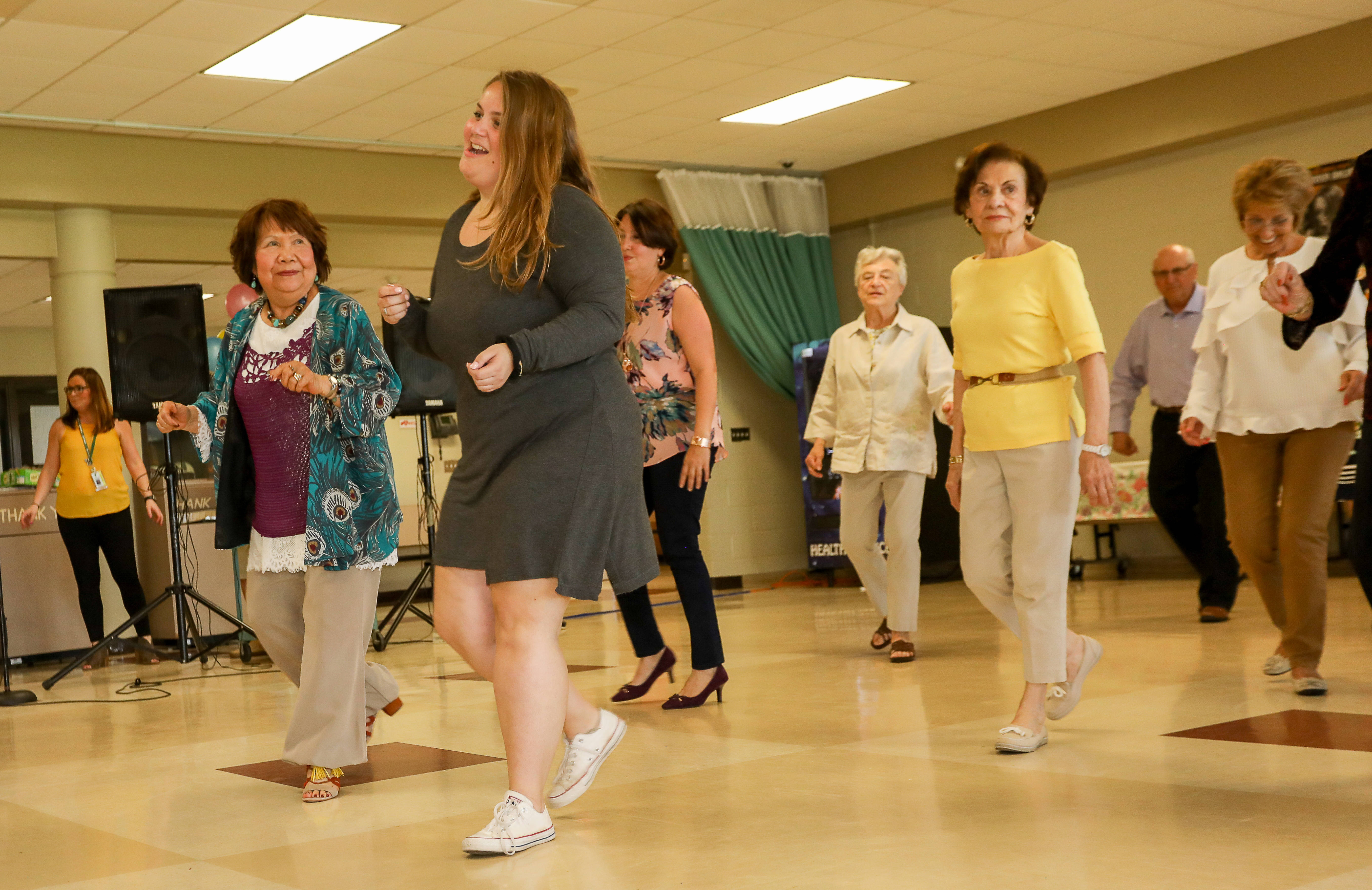 9e839b79038986350b43_YN-seniorcitizenProm-180510-012.jpg