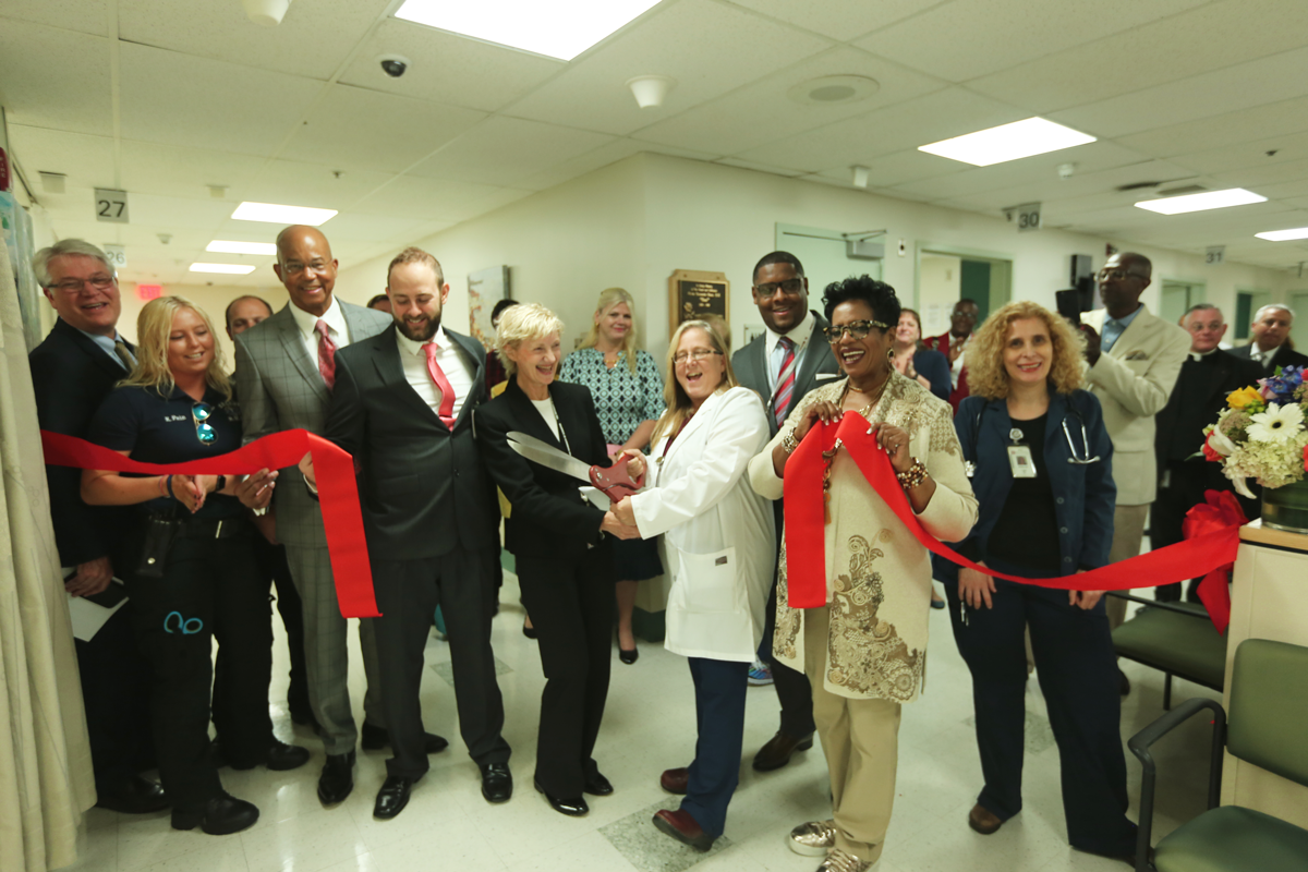 9fdac56c34f6bd63f52e_SMMC-EDFastTrackRibbonCutting1200x800.jpg
