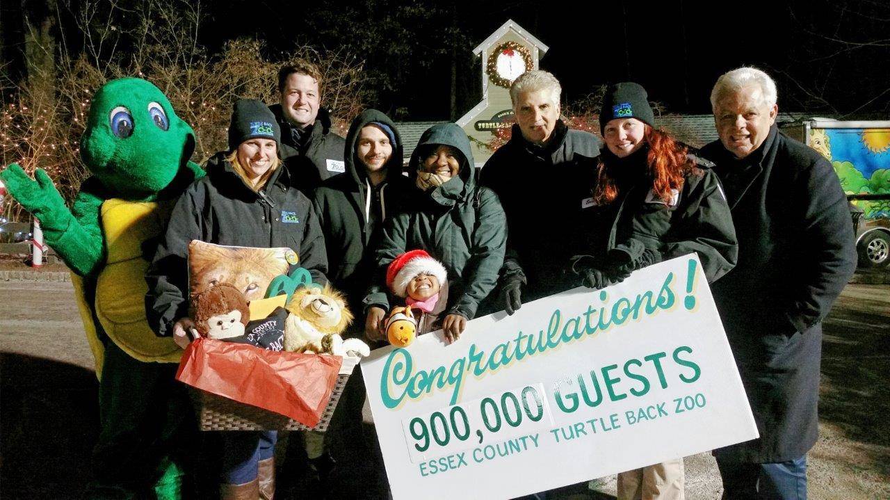 a2e0aa6e452fa7632575_zoo_attendance_900_000_milestone.jpg