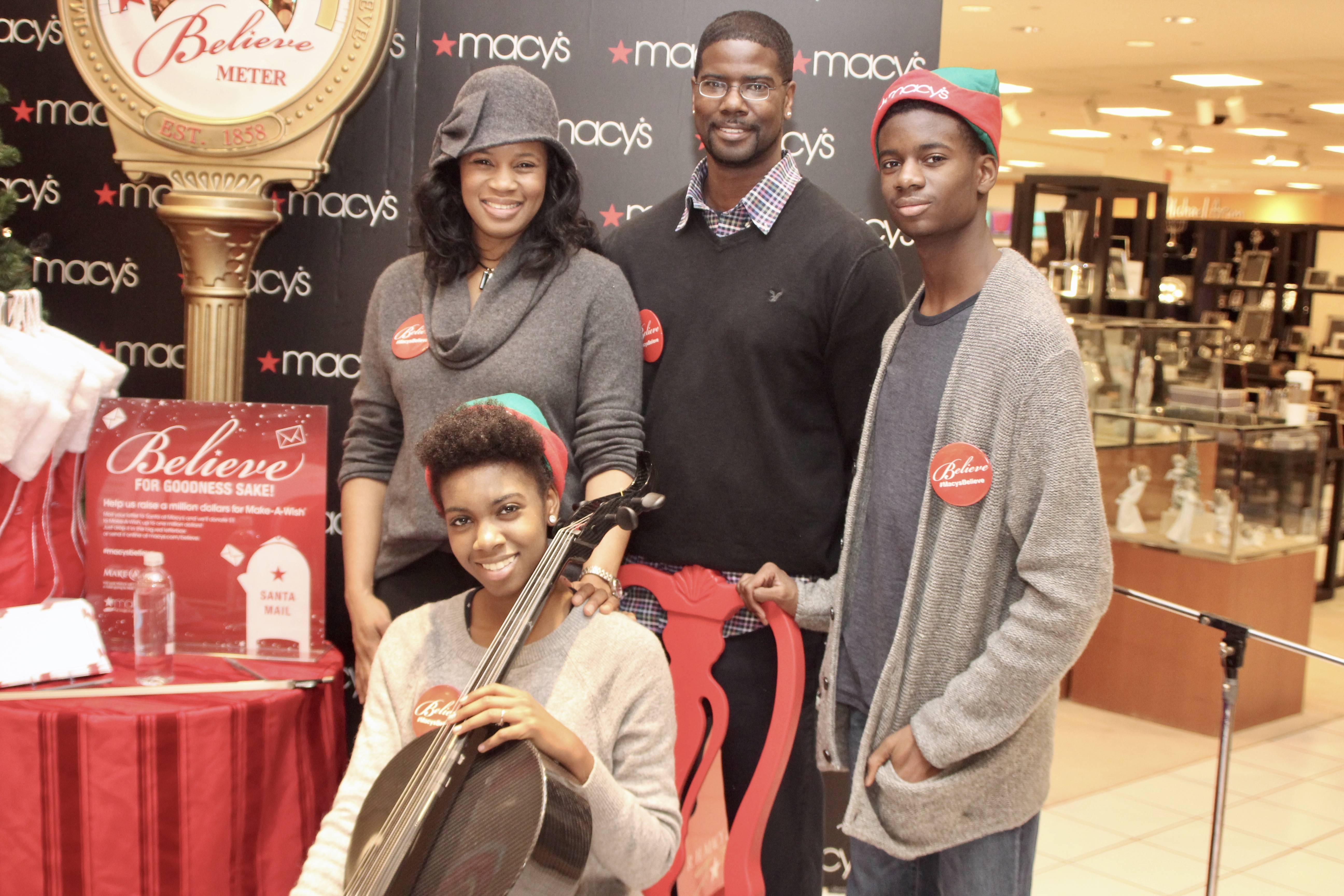 a38784e5069ab26d1b55_ava_and_family.jpg