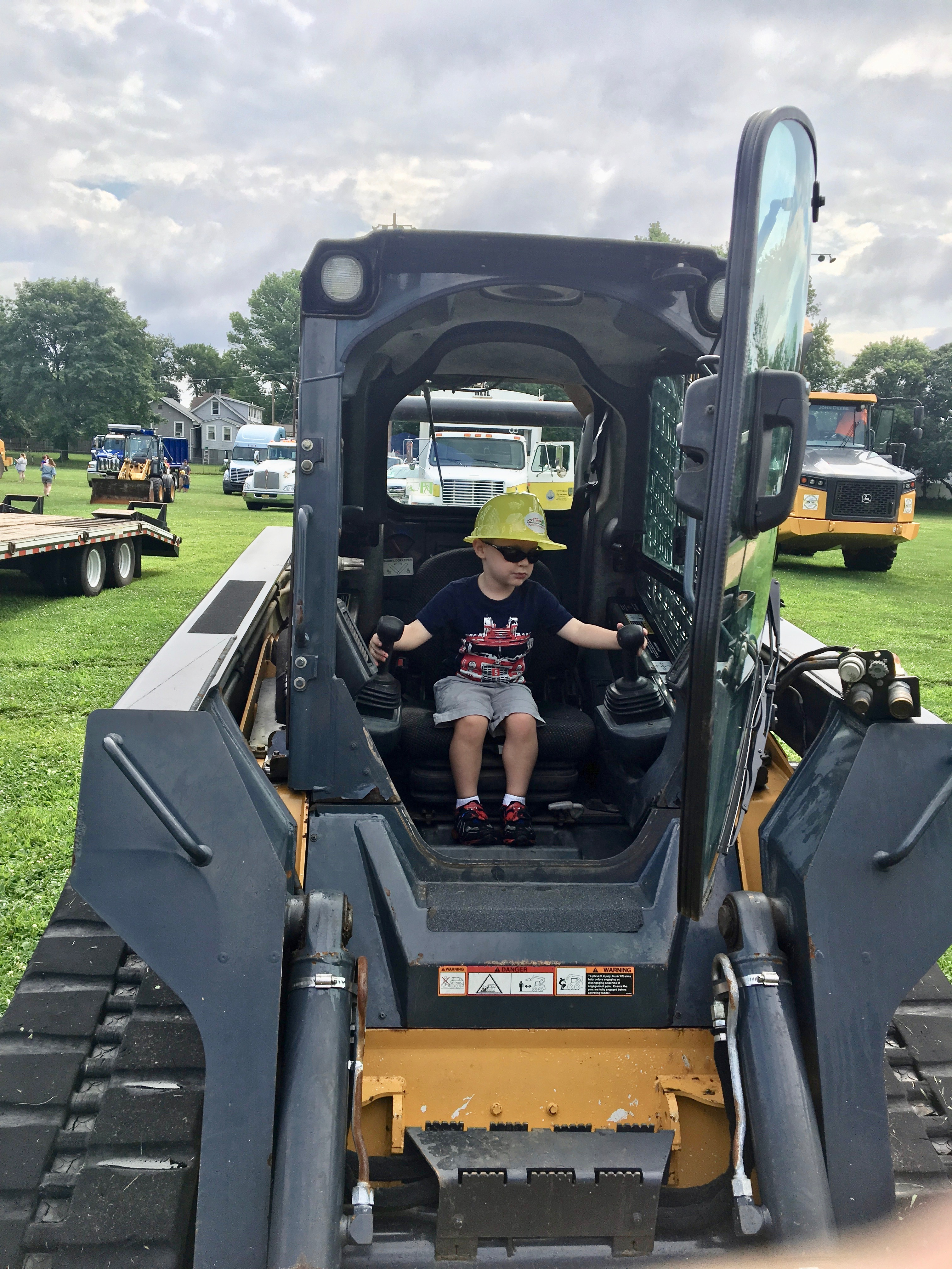 a3eb514052a1f9cac025_touch_truck__2.jpg