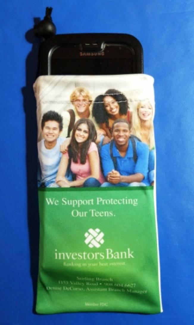a5d7c323f88a09fcb2eb_8763379c8e438f81fd69_stop_teen_texting_2.jpg