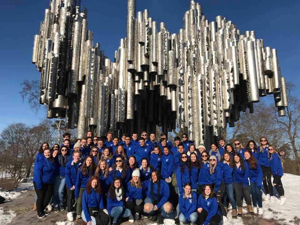 a84e640996e0fbb17bee_choir1.jpg