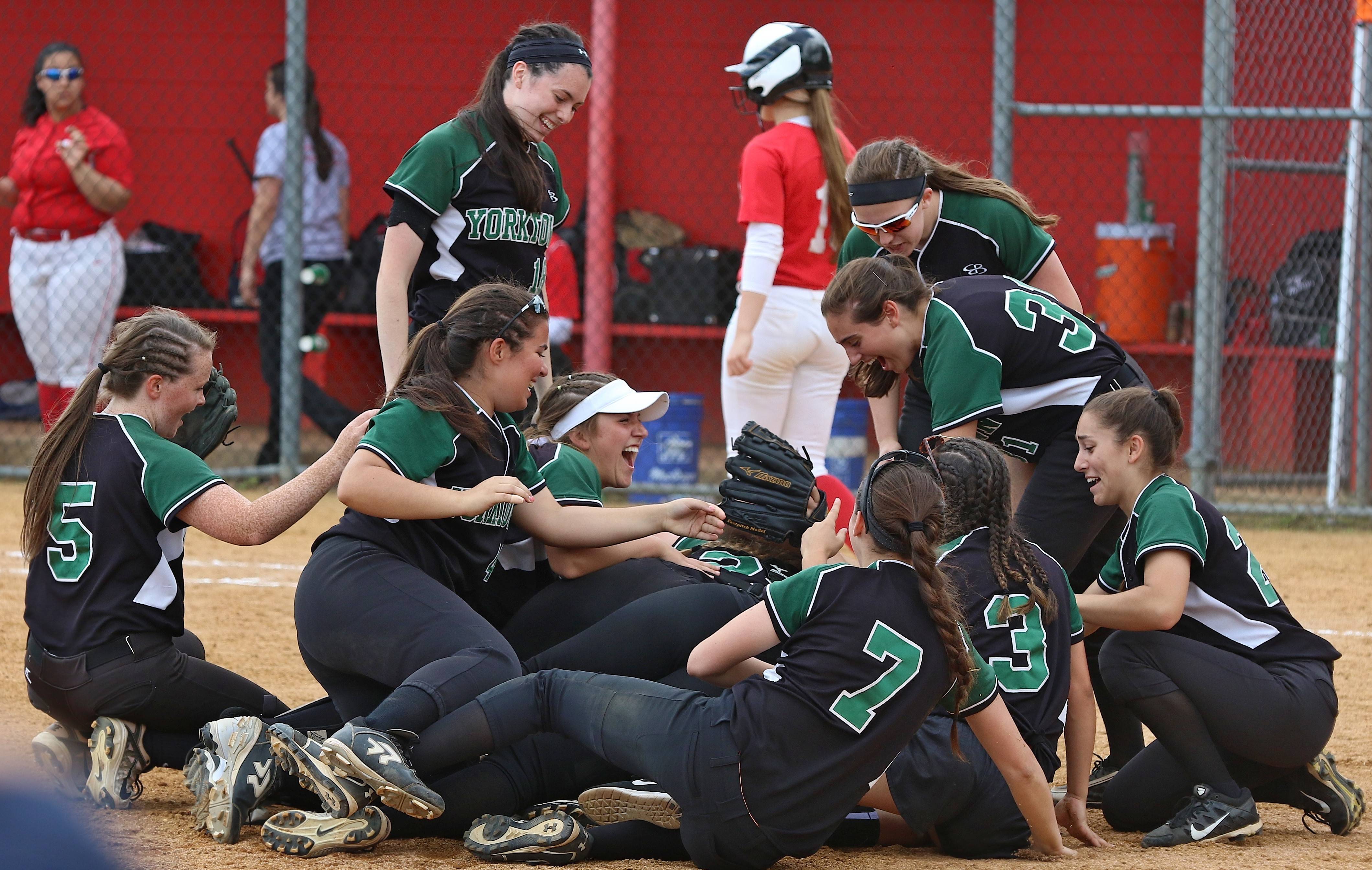 a8d7c8b17209b5e2a62d_YN052717-YorktownSoftball_6.jpg