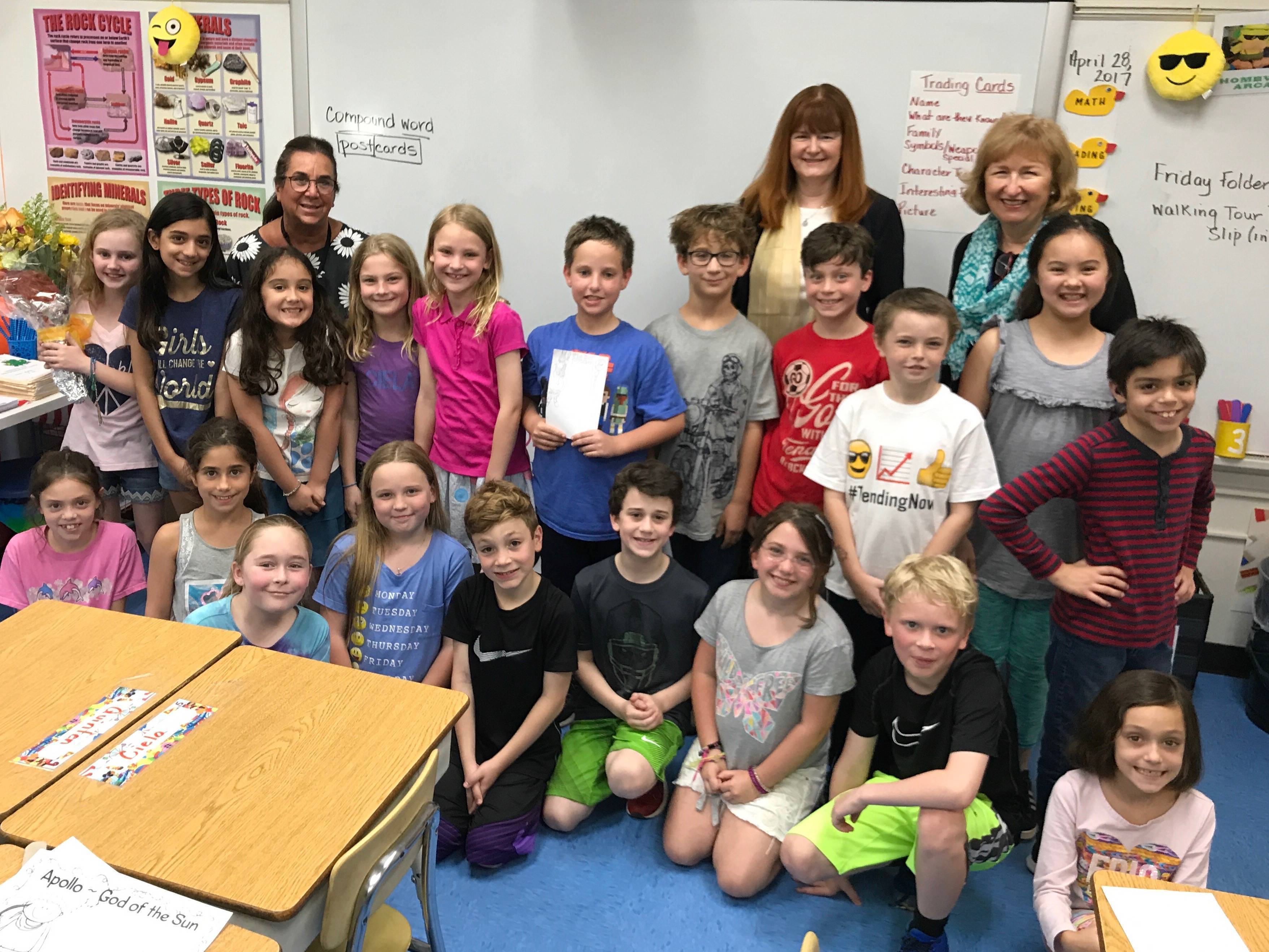 a9a7728ae700247c2d59_6dc4823294273371b142_Franklin_3rd_graders_and_Penny_O_Donnell__l___Superintendent_Margaret_Dolan__c__and_Principal_Eileen_Cambria_r_.jpeg