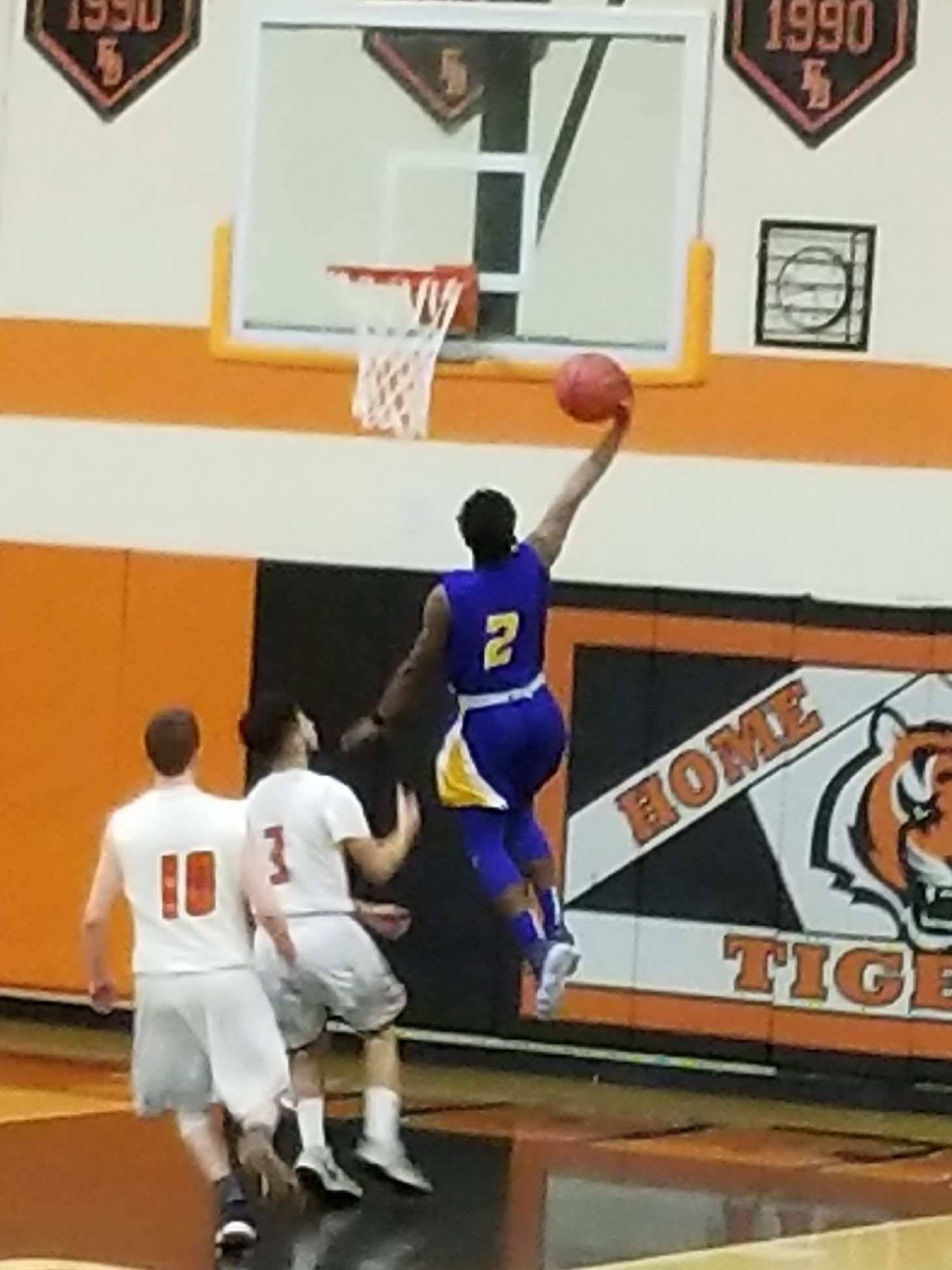 aaf8aaef0aac25d80df2_ball1.jpg