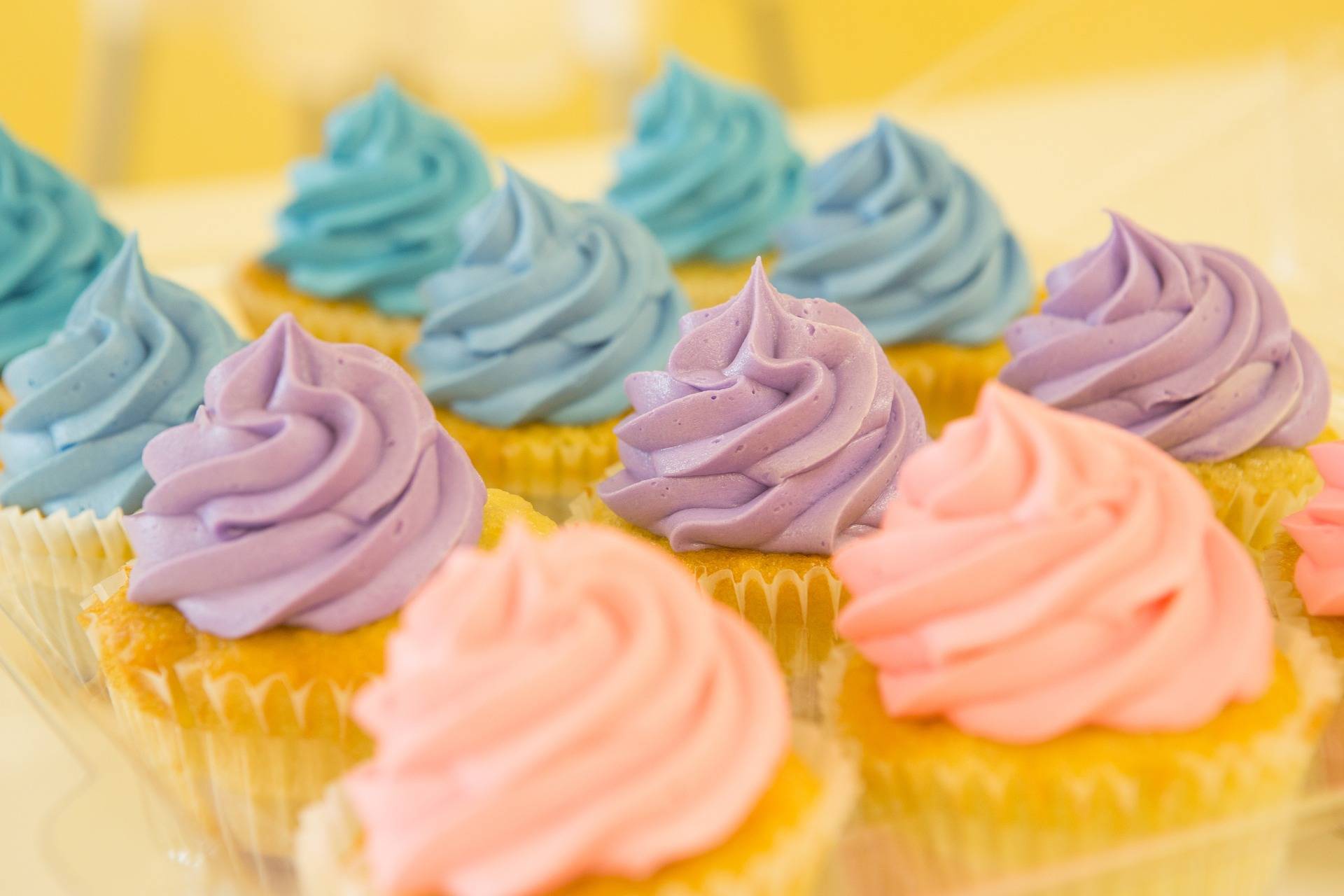 ada8ad16edeb7d8b5aaa_cupcakes-2285209_1920.jpg