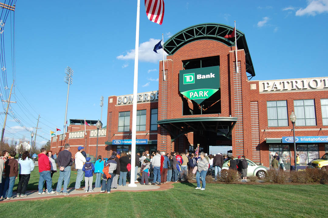 aea9ebb492838e08b182_entering_the_stadium_3_small_copy.jpg