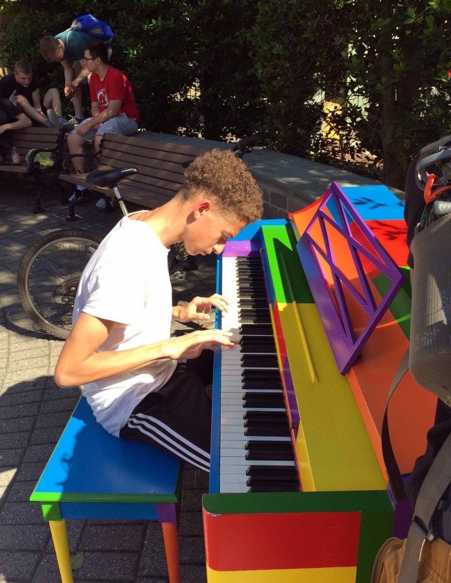 b3553c31fafd0cd780fe_Boy_playing_piano.jpg