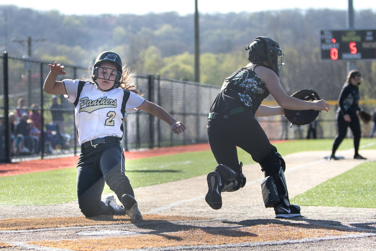 b572a62107e137885e9a_softballCGHS.jpg