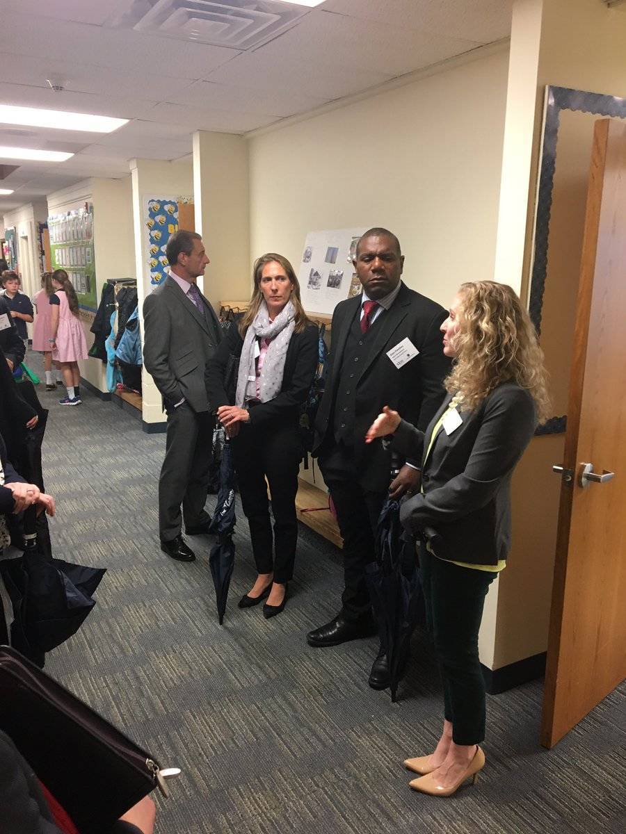 b5a0eb5b7b017971edd2_25f91e3cbabd19cbe176_Study_Tour_Photo.jpg