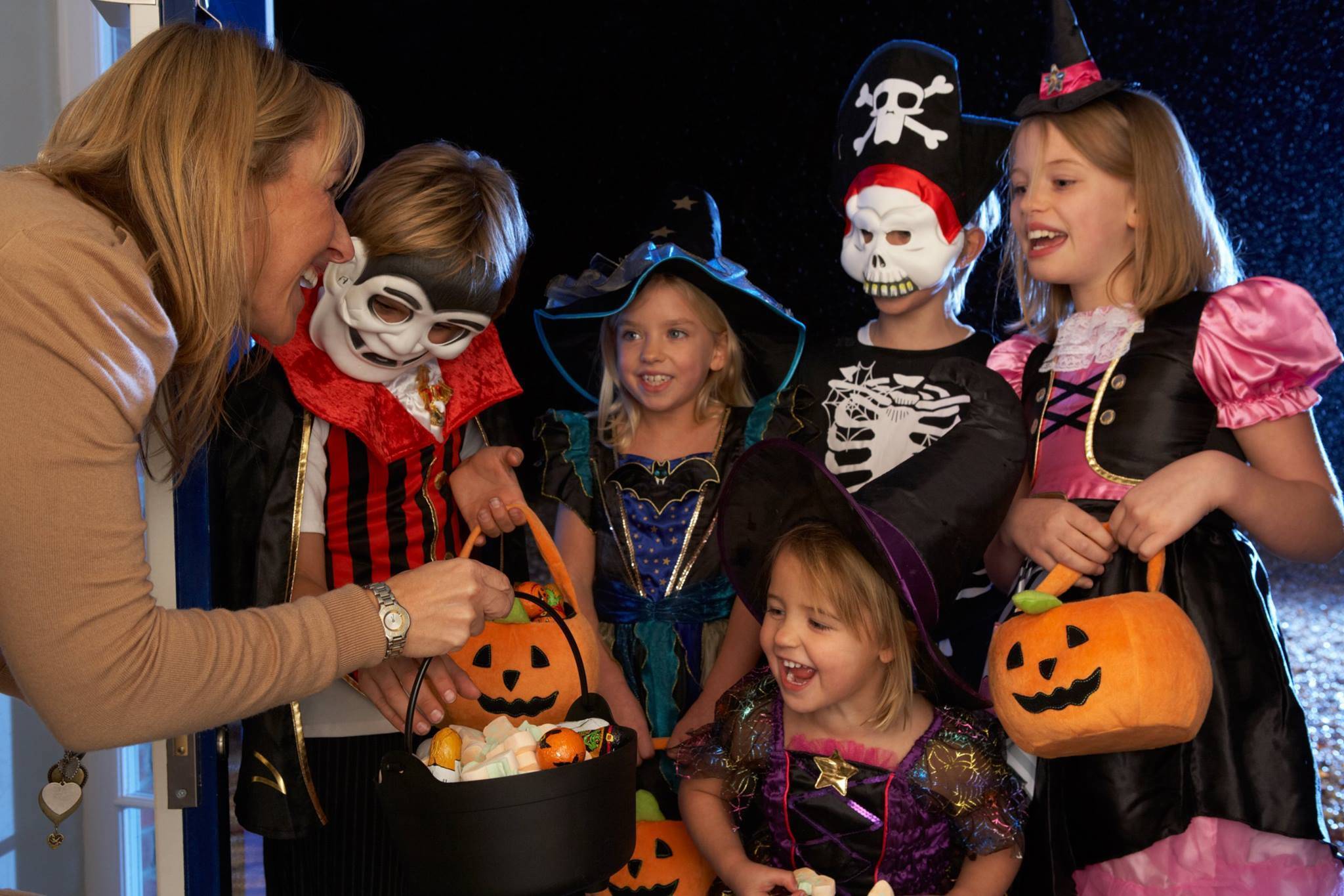 b6db5d2add93eef11834_Halloween_2.jpg