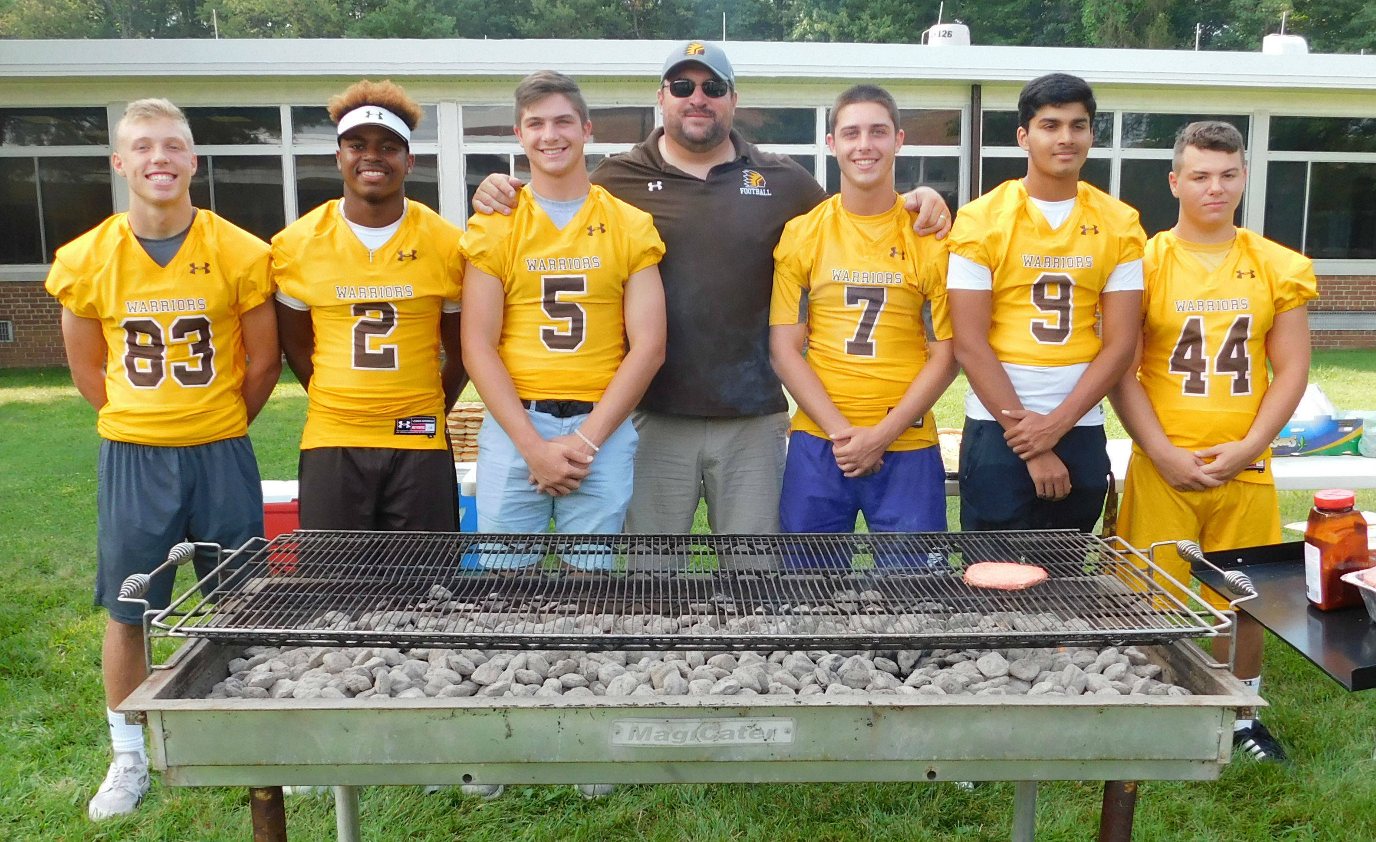 b98bd9c870320cbf37df_WHRHS_PHOTOS_Football_Team_Volunteers.jpg