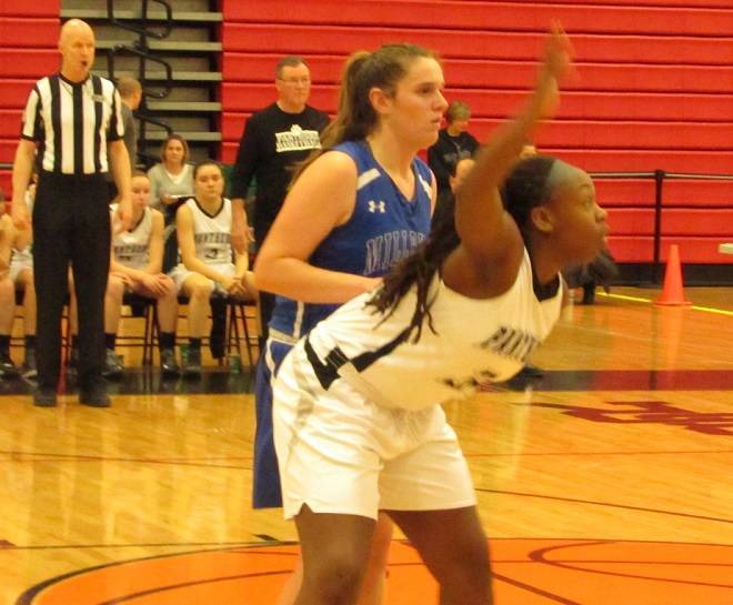 bbefc74fe3f5c4d15fa7_Rachel_Hubertus_guards_BR_post_player.jpg