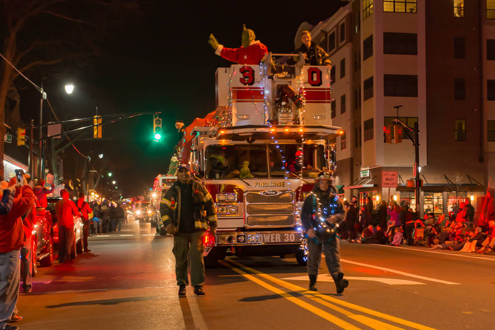 bd4a75848717f099327c_sompixfireparade1__1_.jpg