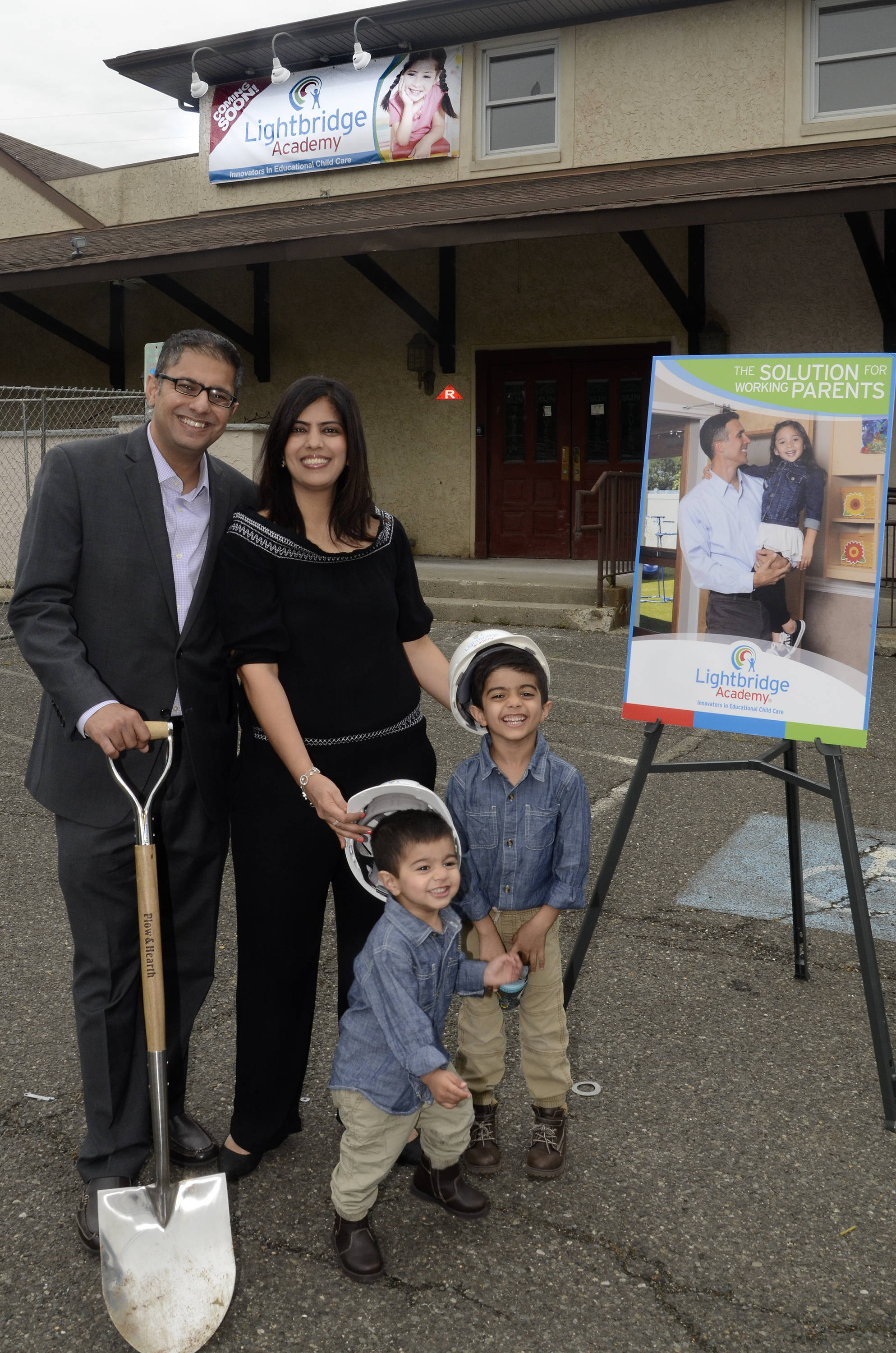 be0f2fdb8b0d424ca547_Ajwani_Family_2.jpg