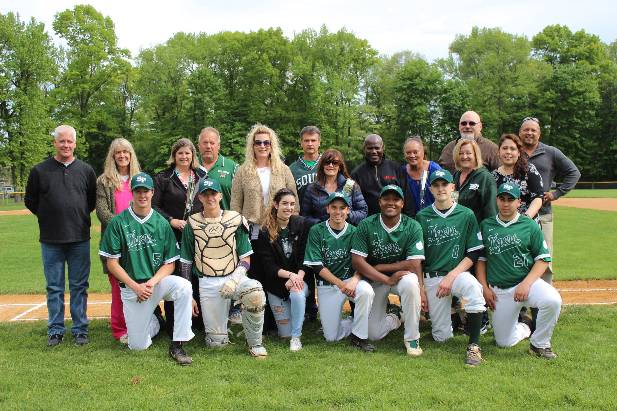 be88c18cb03d9ff48dcd_SP_Senior1.jpg