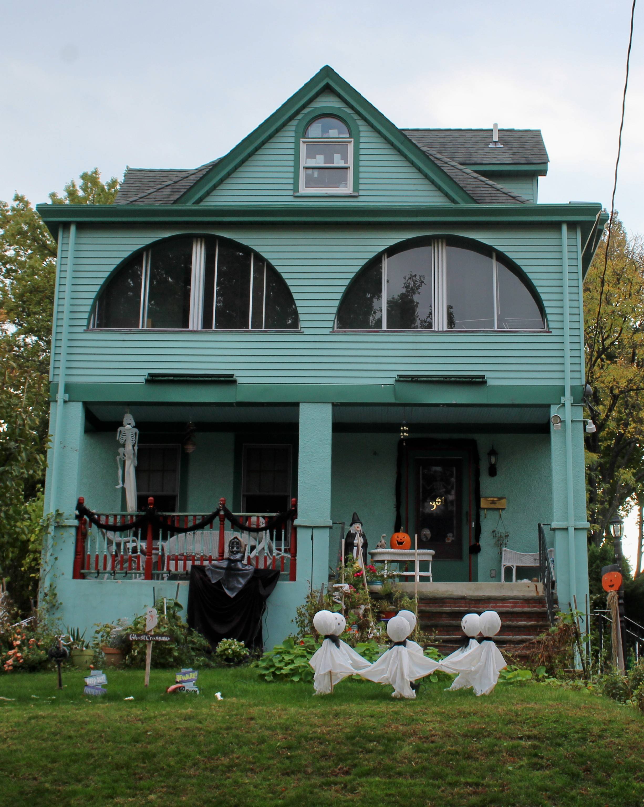 c2156a26858c34f2e161_Halloween_Chestnut_St_Nutley_2016.jpg