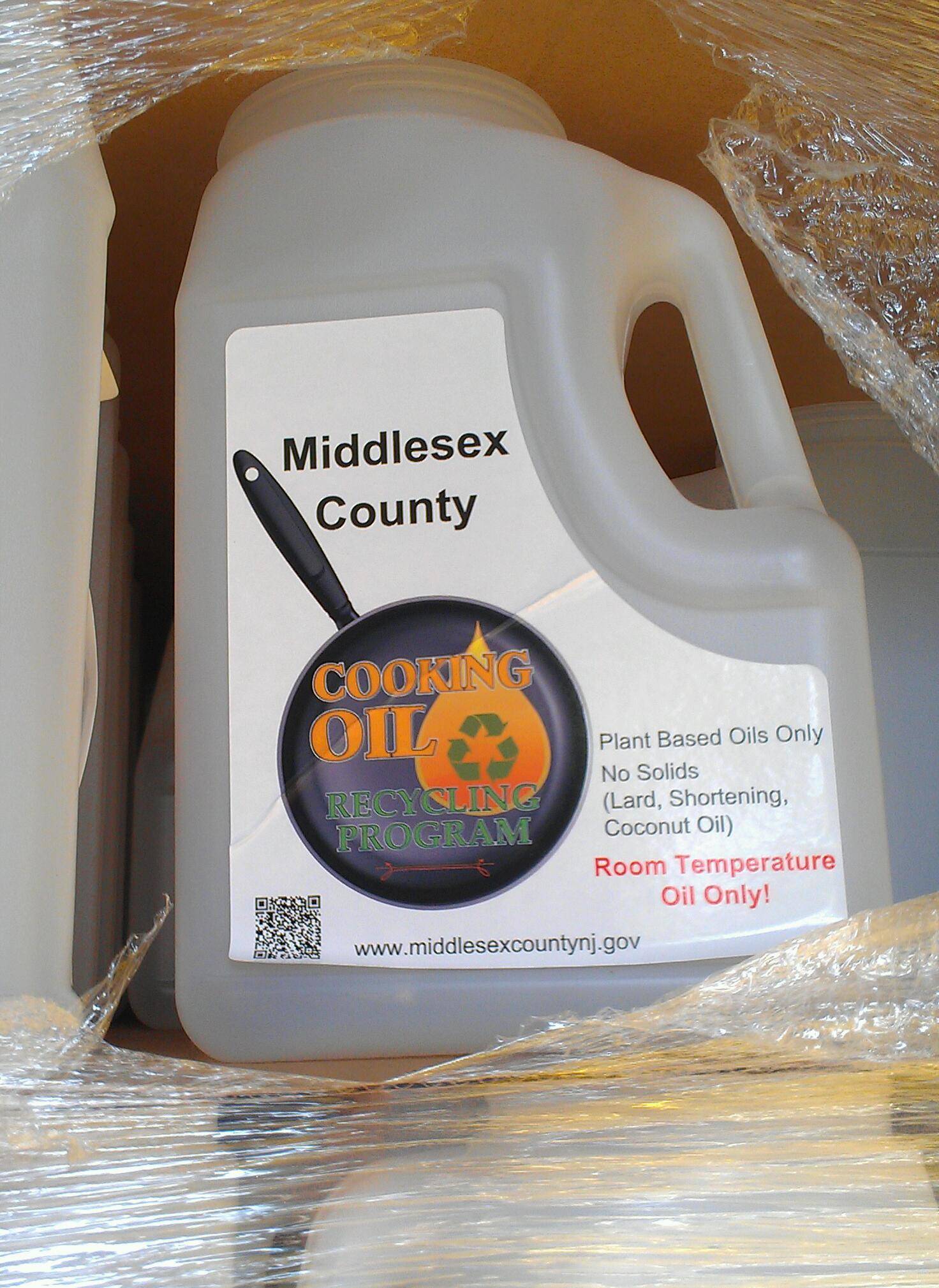c3f4f15f1afa1462b9f6_Cooking_oil_jug.jpg