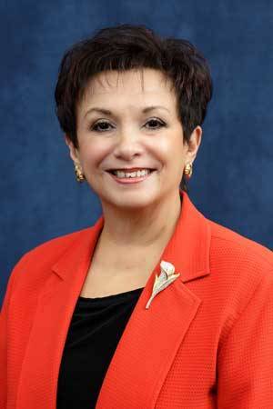 c5face5d78855ce01393_Loretta-Photo.jpg