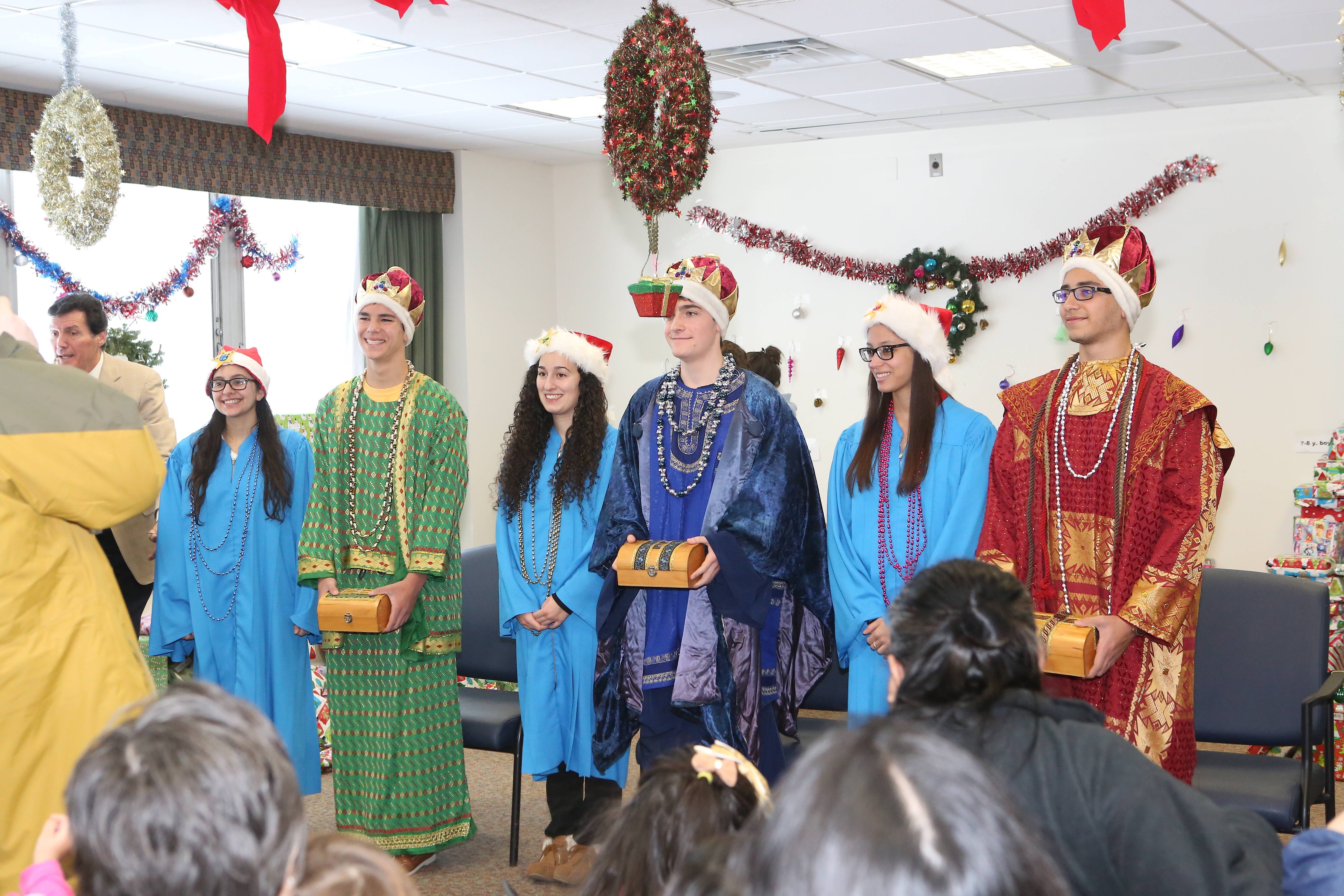 c61c962e8bb36a2e6a84_HM010817-ThreeKingsDayatNorthernWestchesterHosp_4.jpg