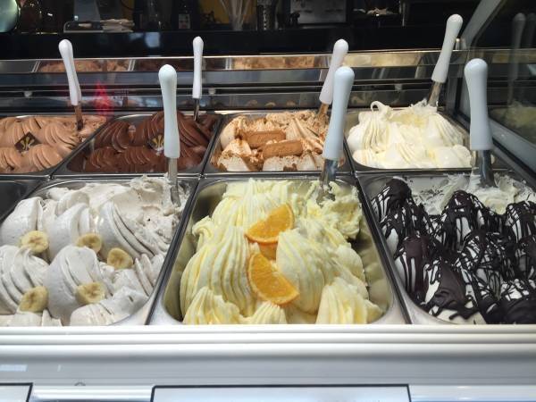 c7017cef6fc23b24bab7_47a8383ecebc899facae_Gelato_Pans.jpg
