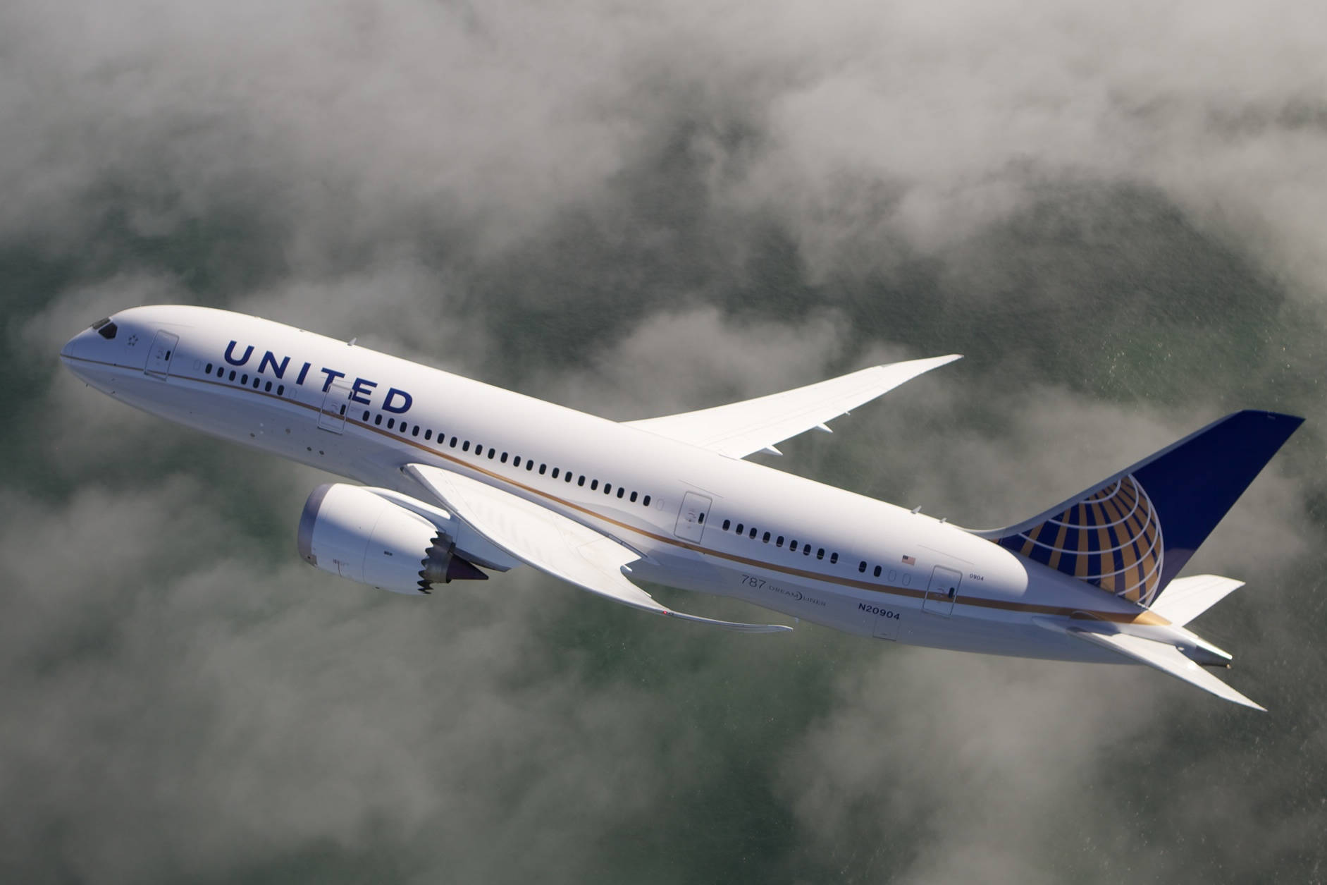 c71fb33093f727d36eaa_United_787_Dreamliner_Clouds.jpg