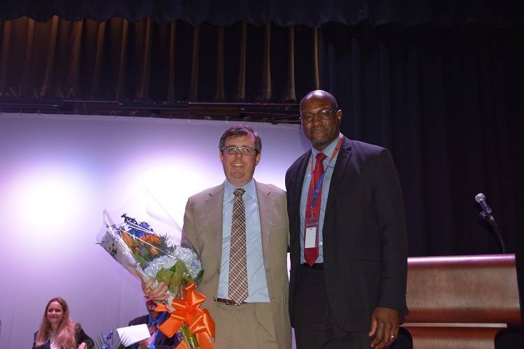 c72d05dcb26f6ac43a70_EducatorofYear.jpg