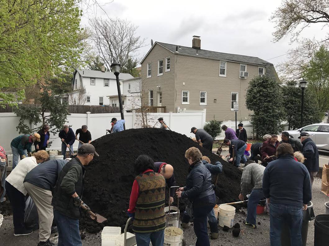 c76461a1f05b34b4fbbe_Compost_Day_photo_by_Sal_Scarpelli_2.jpg